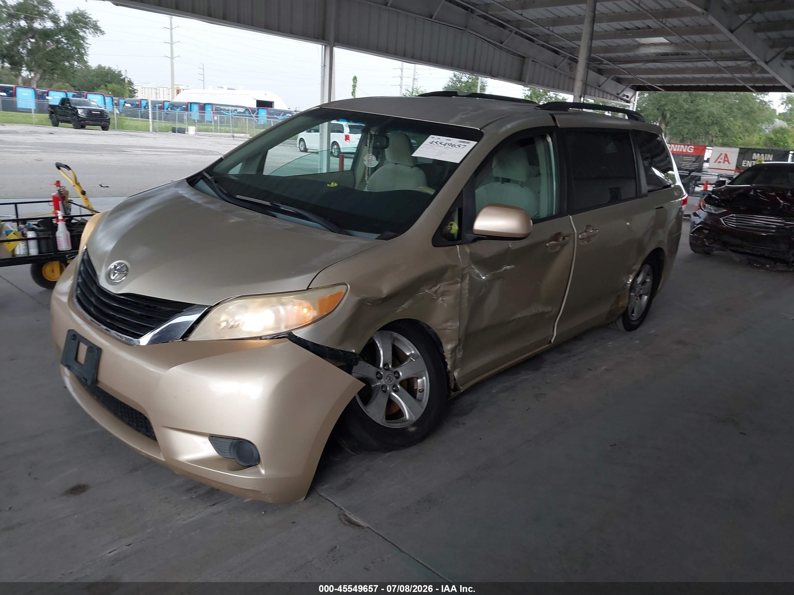 2013 Toyota Sienna Le V6 8 Passenger Gold vin: 5TDKK3DC7DS356747