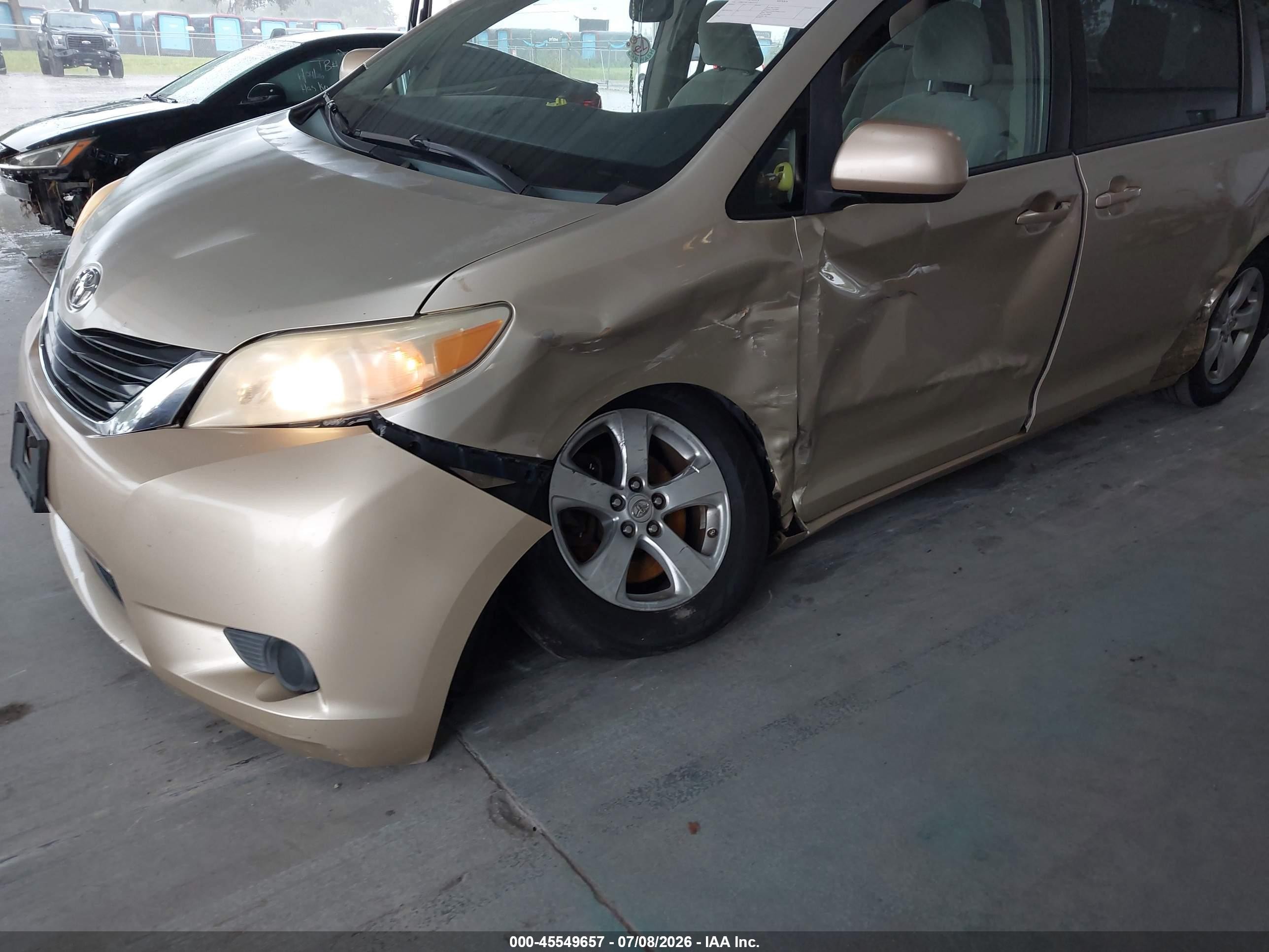 2013 Toyota Sienna Le V6 8 Passenger Gold vin: 5TDKK3DC7DS356747