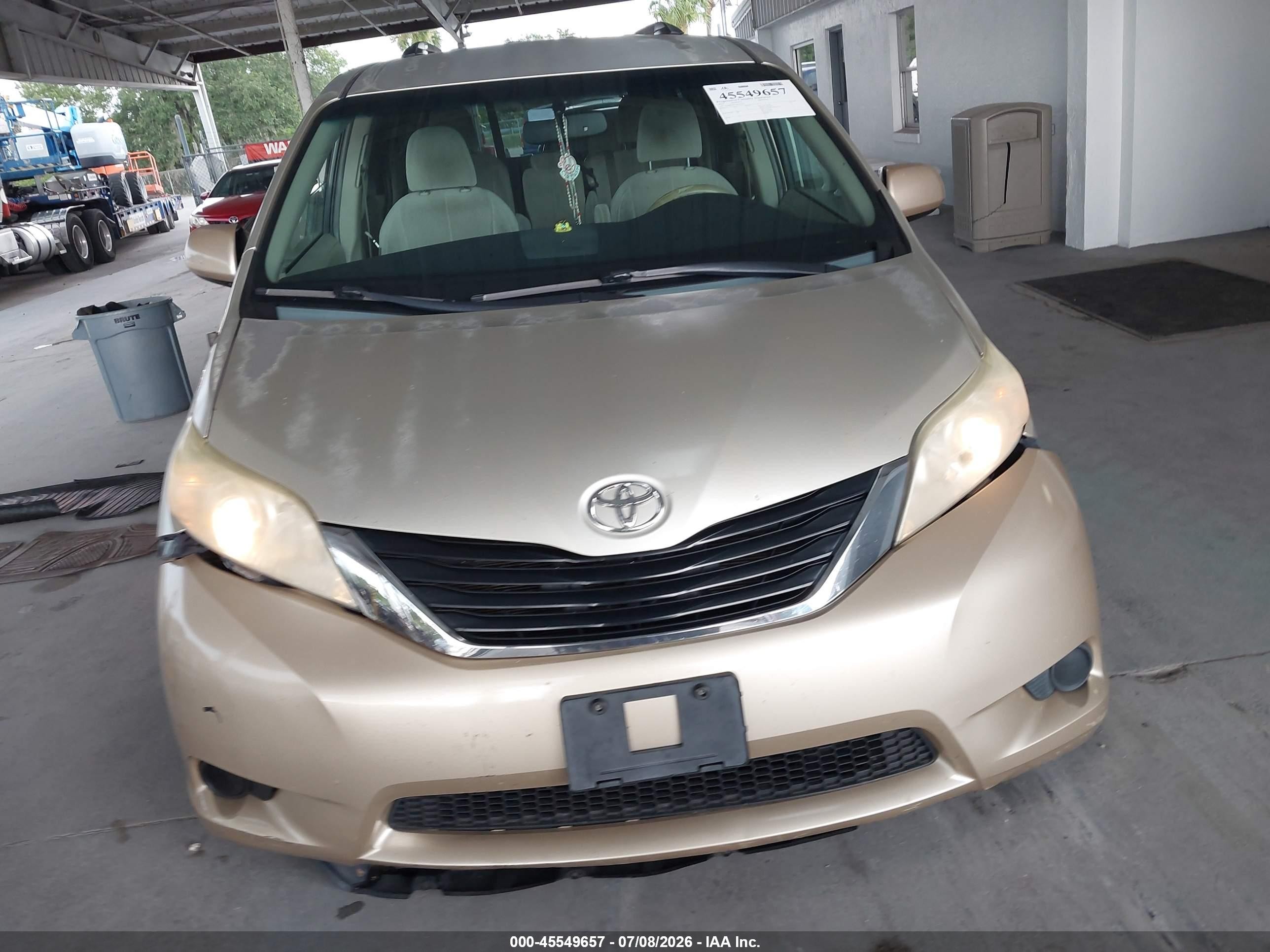 2013 Toyota Sienna Le V6 8 Passenger Gold vin: 5TDKK3DC7DS356747