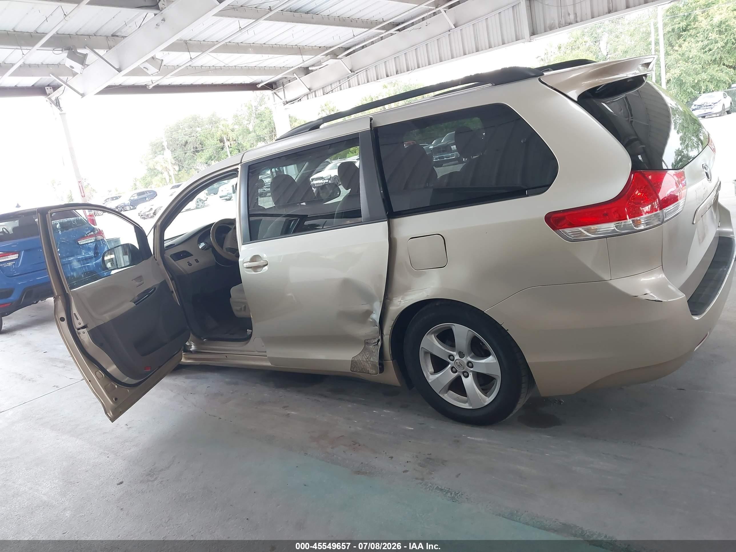 2013 Toyota Sienna Le V6 8 Passenger Gold vin: 5TDKK3DC7DS356747