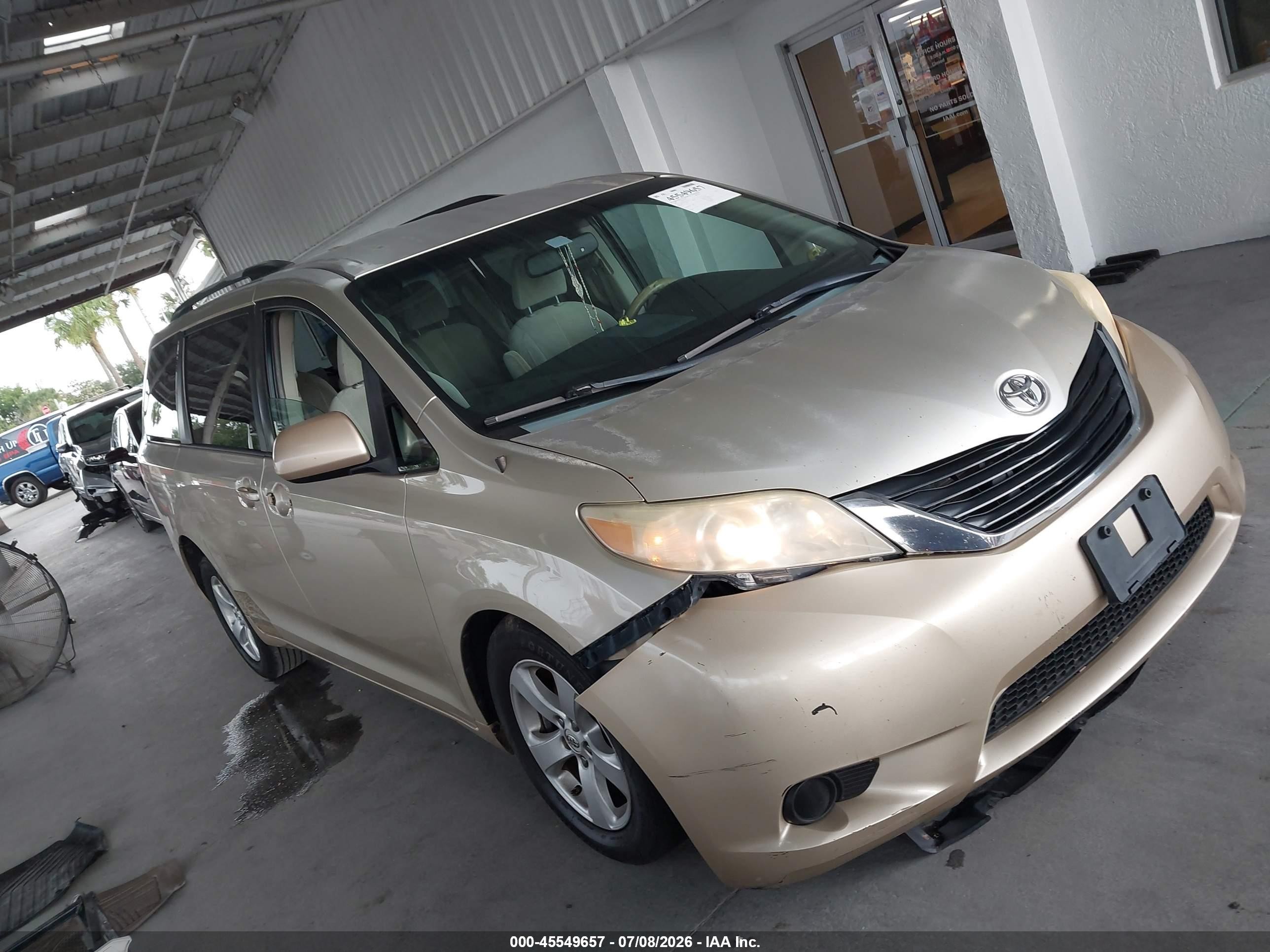 2013 Toyota Sienna Le V6 8 Passenger Gold vin: 5TDKK3DC7DS356747