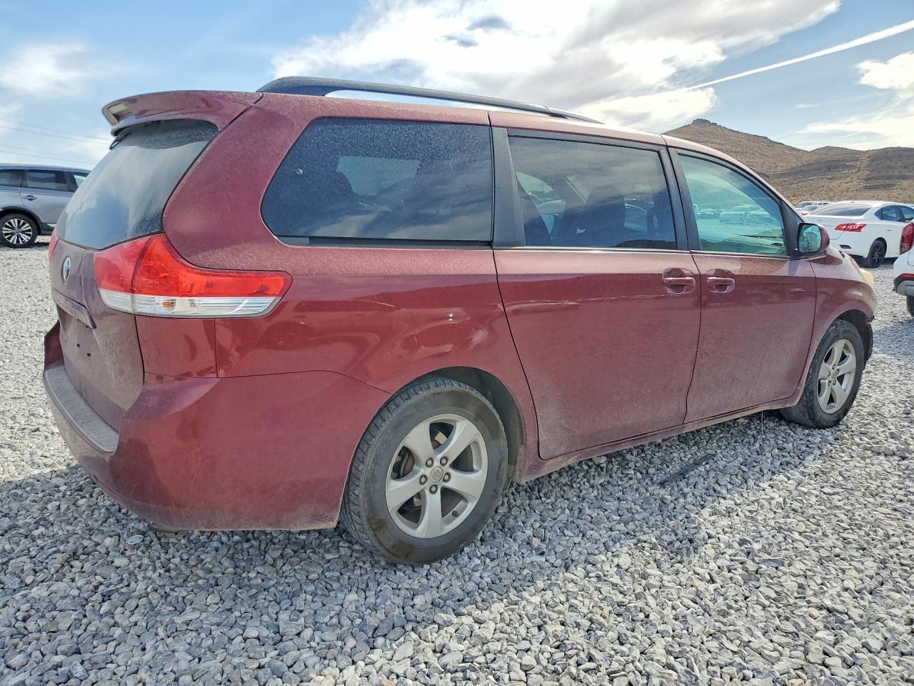 2013 Toyota Sienna Le Burgundy vin: 5TDKK3DC7DS358921