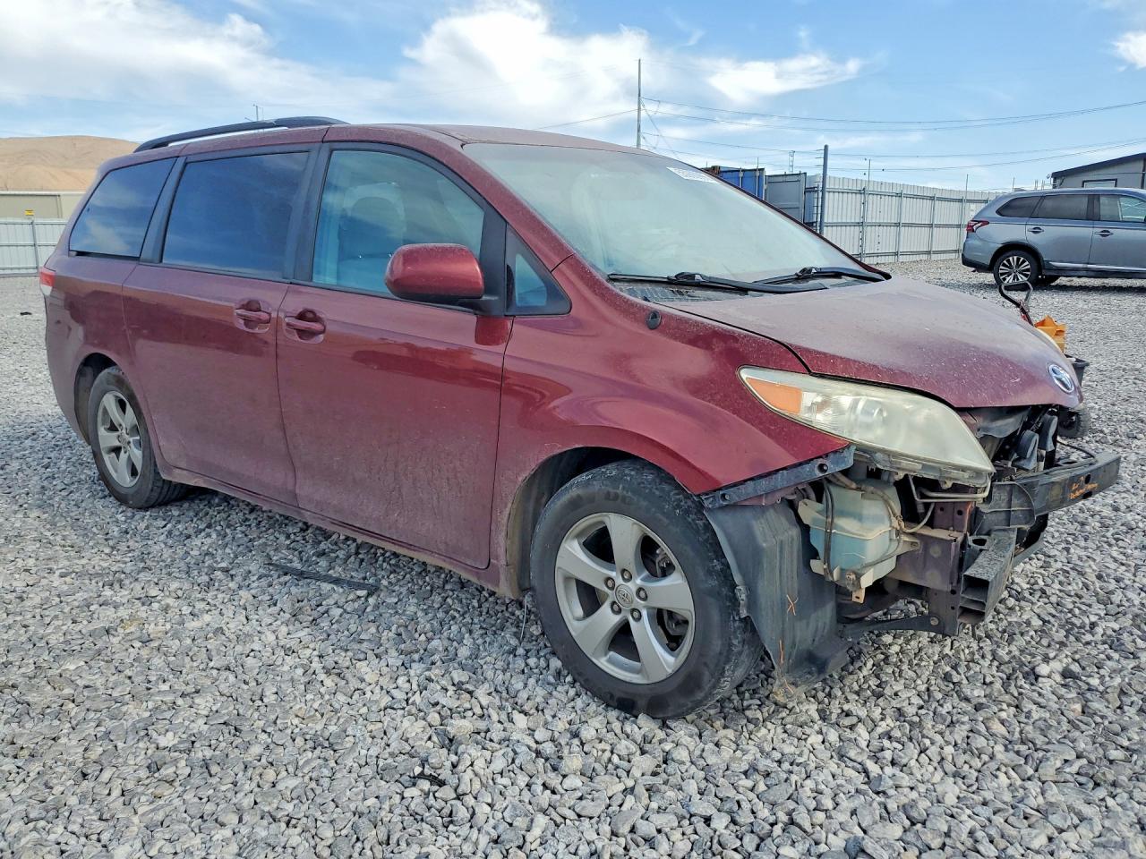 2013 Toyota Sienna Le Burgundy vin: 5TDKK3DC7DS358921