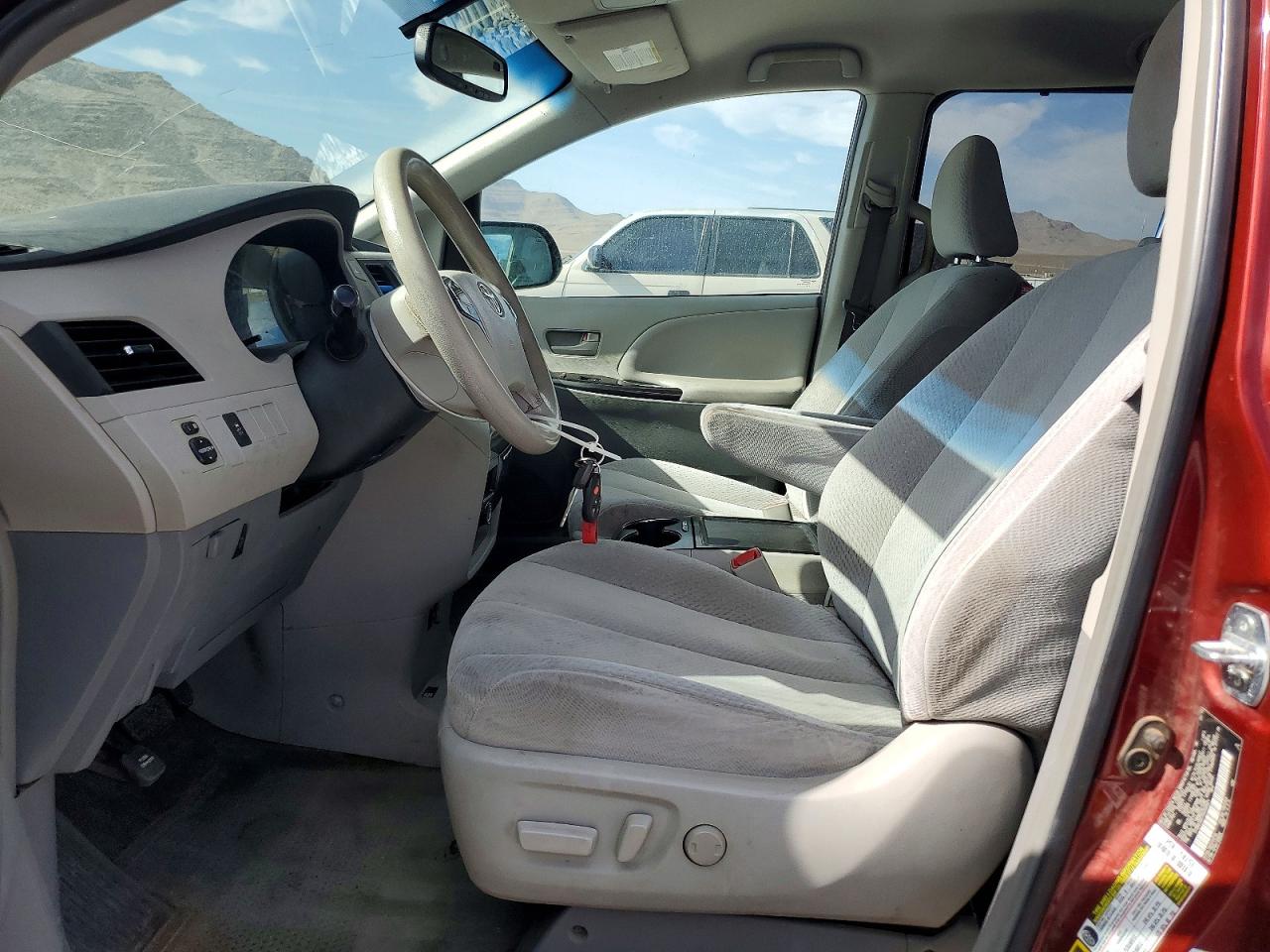2013 Toyota Sienna Le Burgundy vin: 5TDKK3DC7DS358921