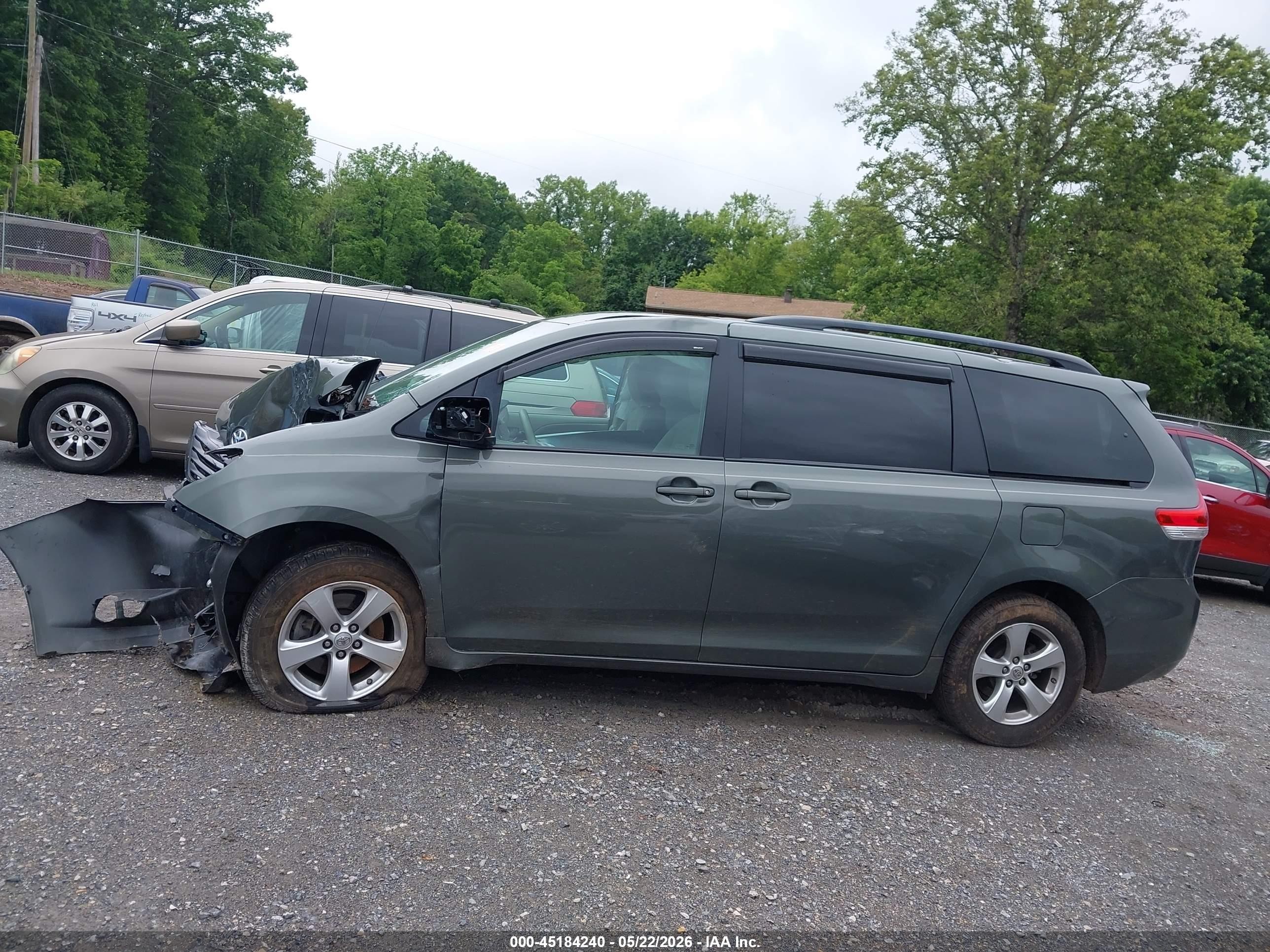 2013 Toyota Sienna Le V6 8 Passenger Gray vin: 5TDKK3DC7DS381017
