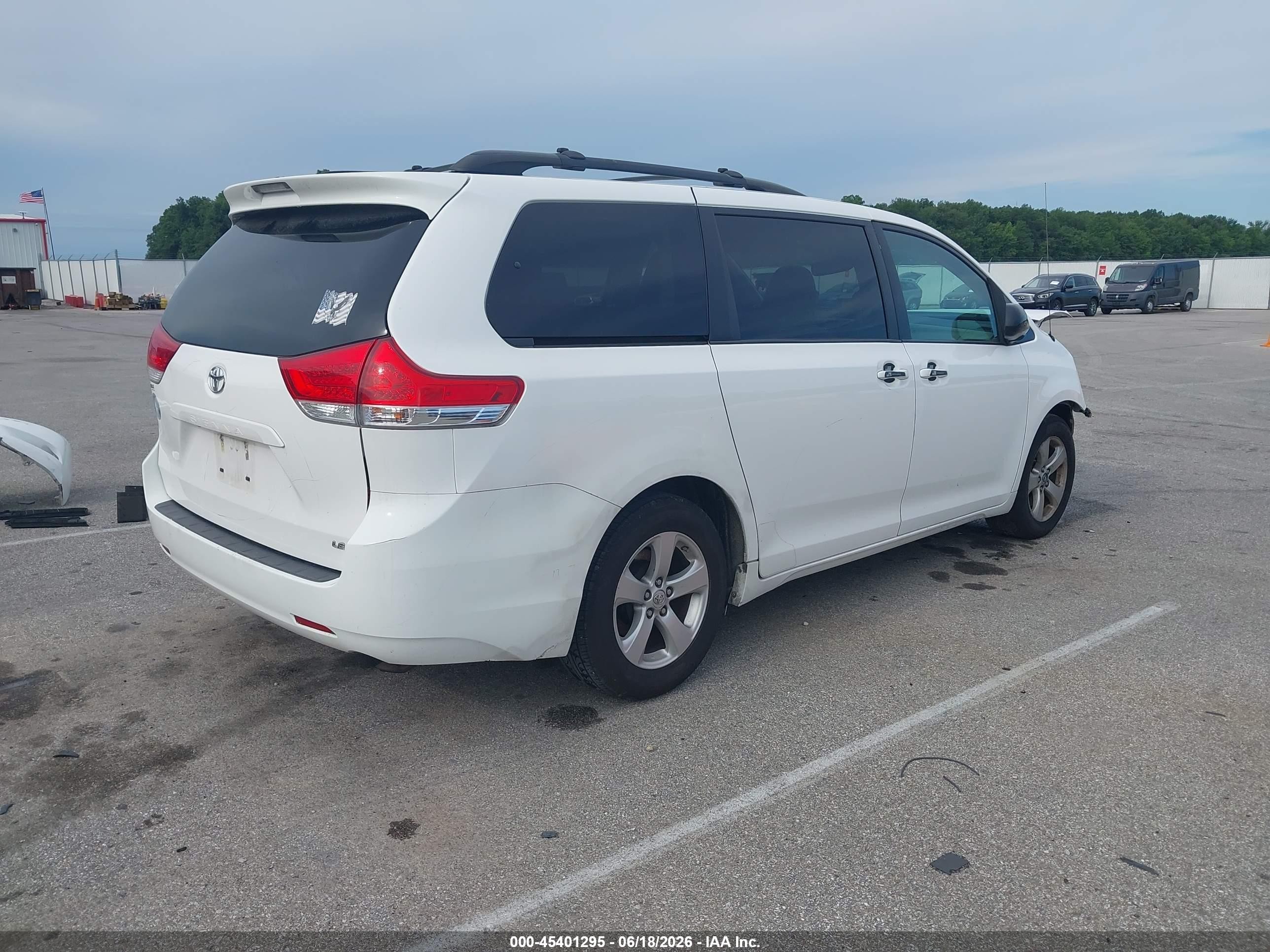 2013 Toyota Sienna Le V6 8 Passenger White vin: 5TDKK3DC7DS391398