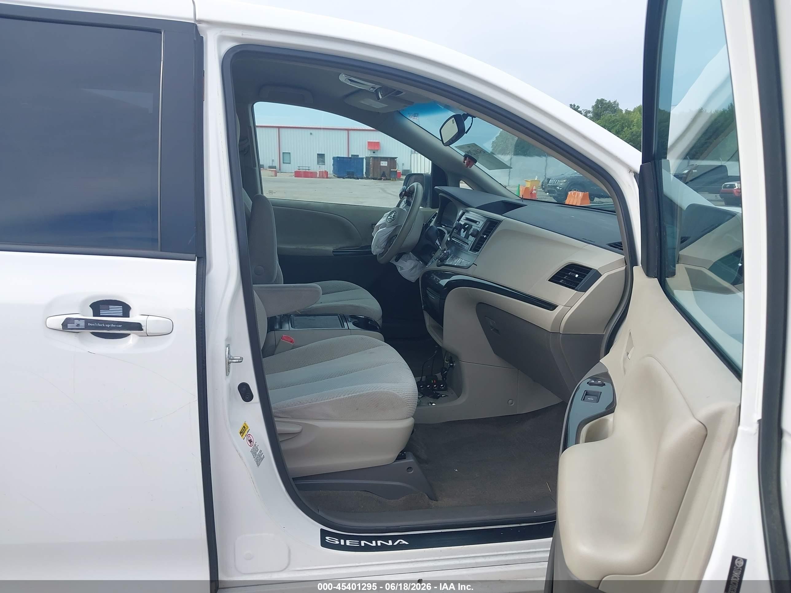 2013 Toyota Sienna Le V6 8 Passenger White vin: 5TDKK3DC7DS391398