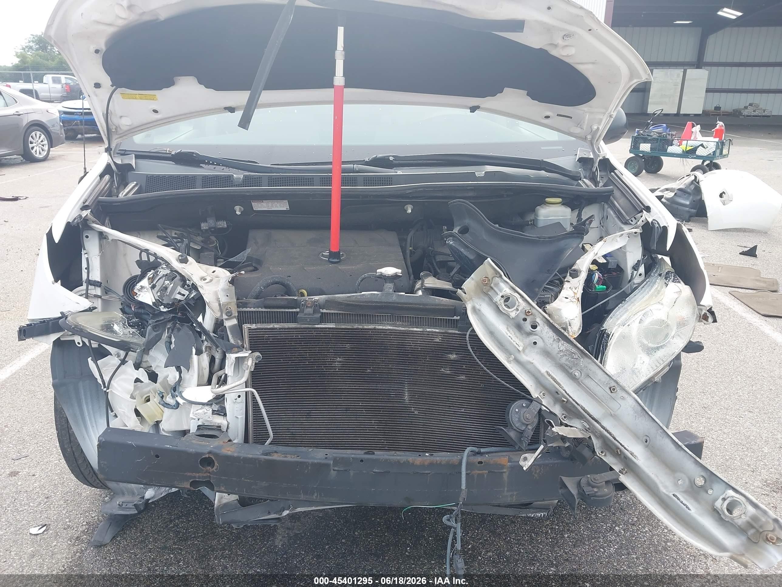 2013 Toyota Sienna Le V6 8 Passenger White vin: 5TDKK3DC7DS391398
