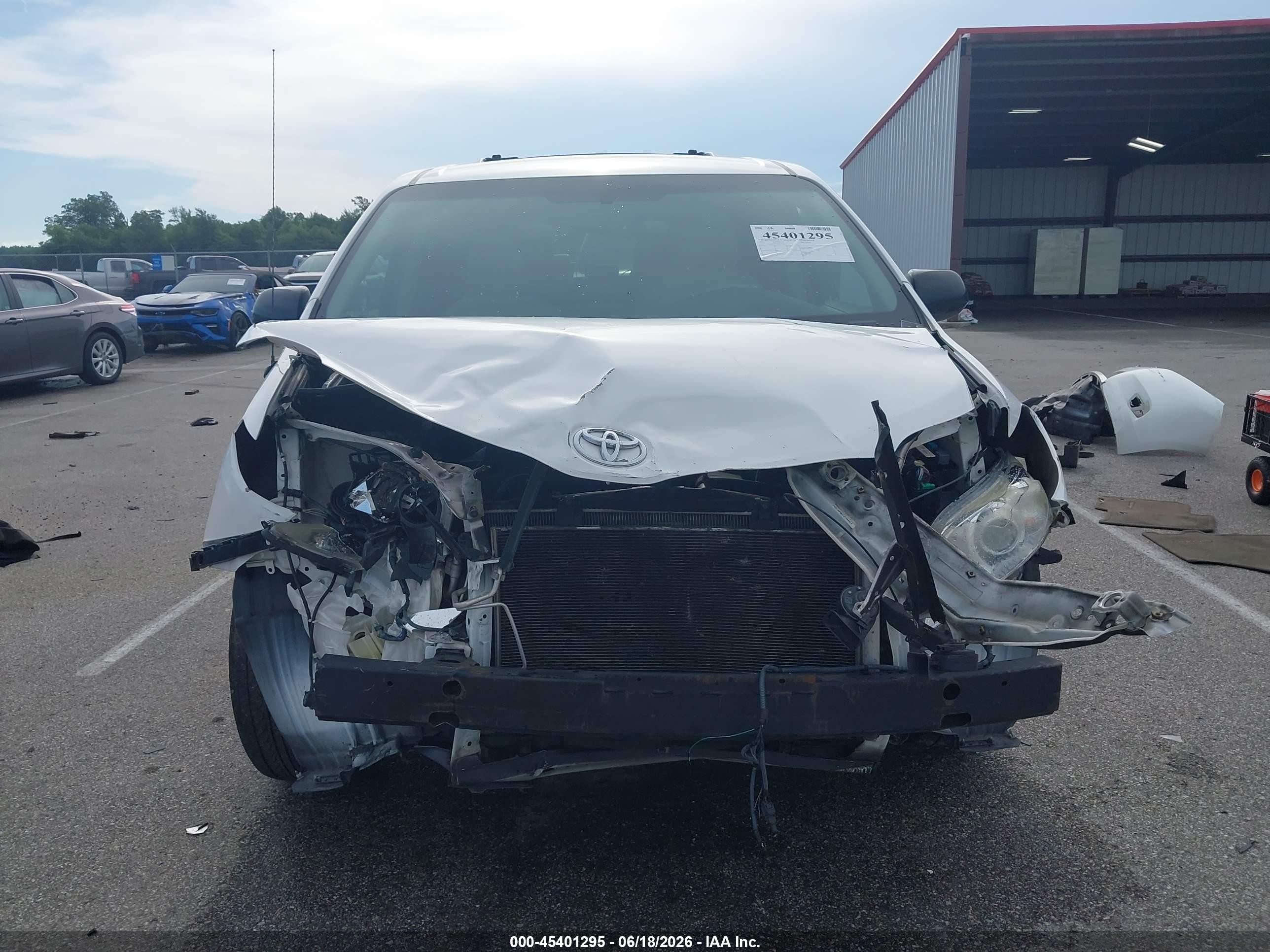 2013 Toyota Sienna Le V6 8 Passenger White vin: 5TDKK3DC7DS391398