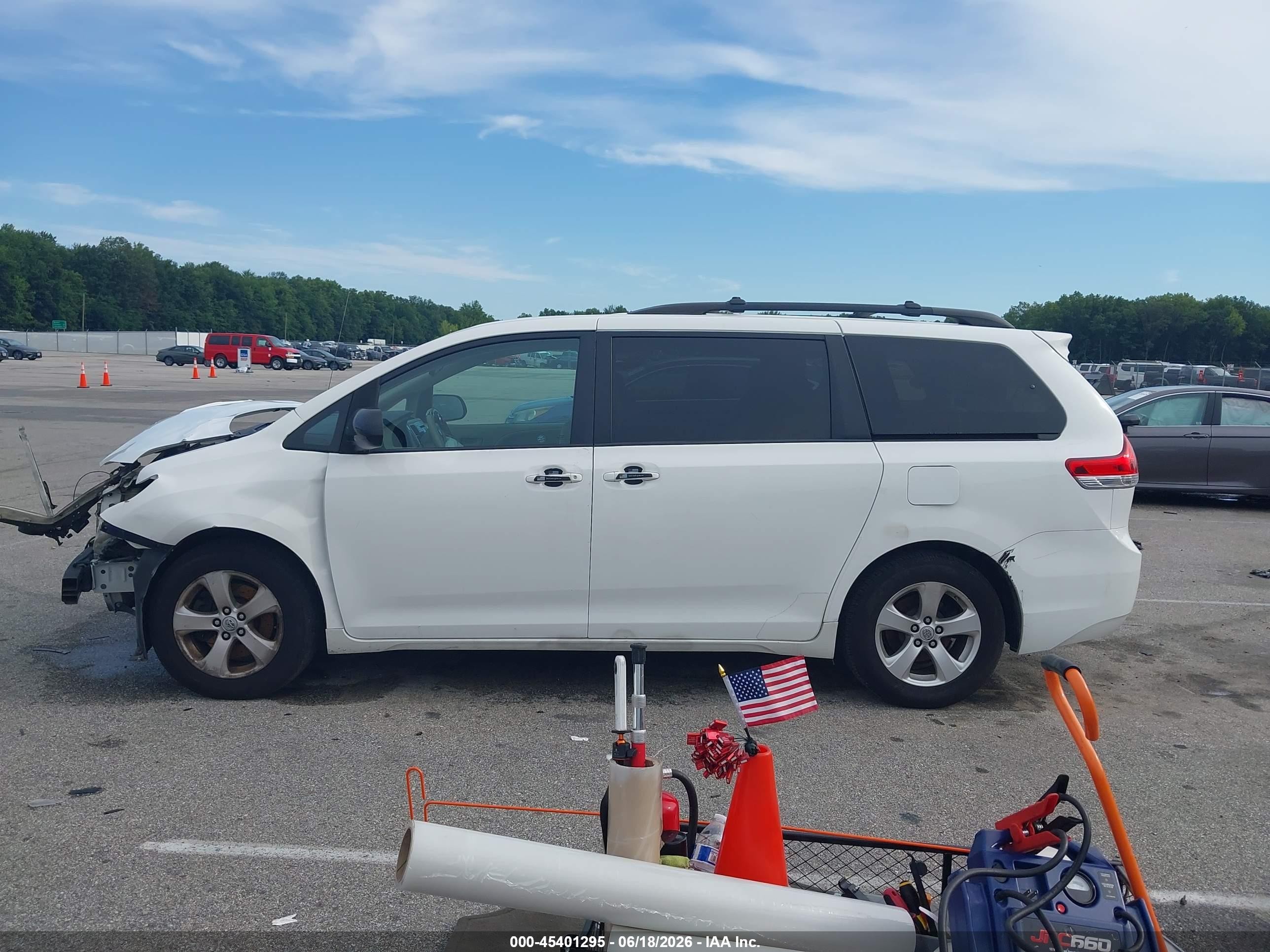 2013 Toyota Sienna Le V6 8 Passenger White vin: 5TDKK3DC7DS391398