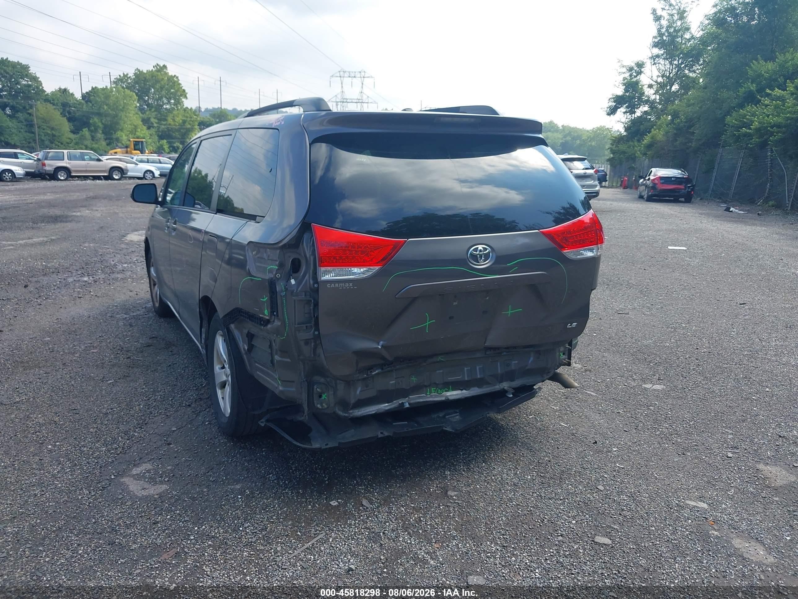 2013 Toyota Sienna Le V6 8 Passenger Green vin: 5TDKK3DC7DS404196