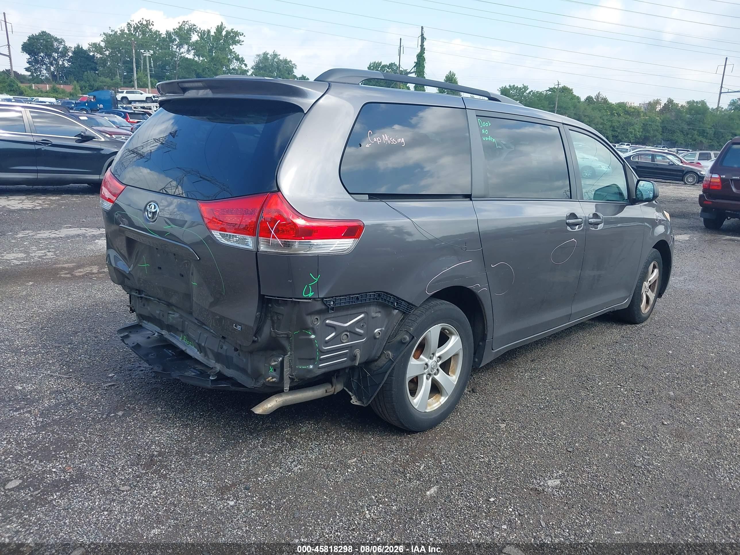 2013 Toyota Sienna Le V6 8 Passenger Green vin: 5TDKK3DC7DS404196