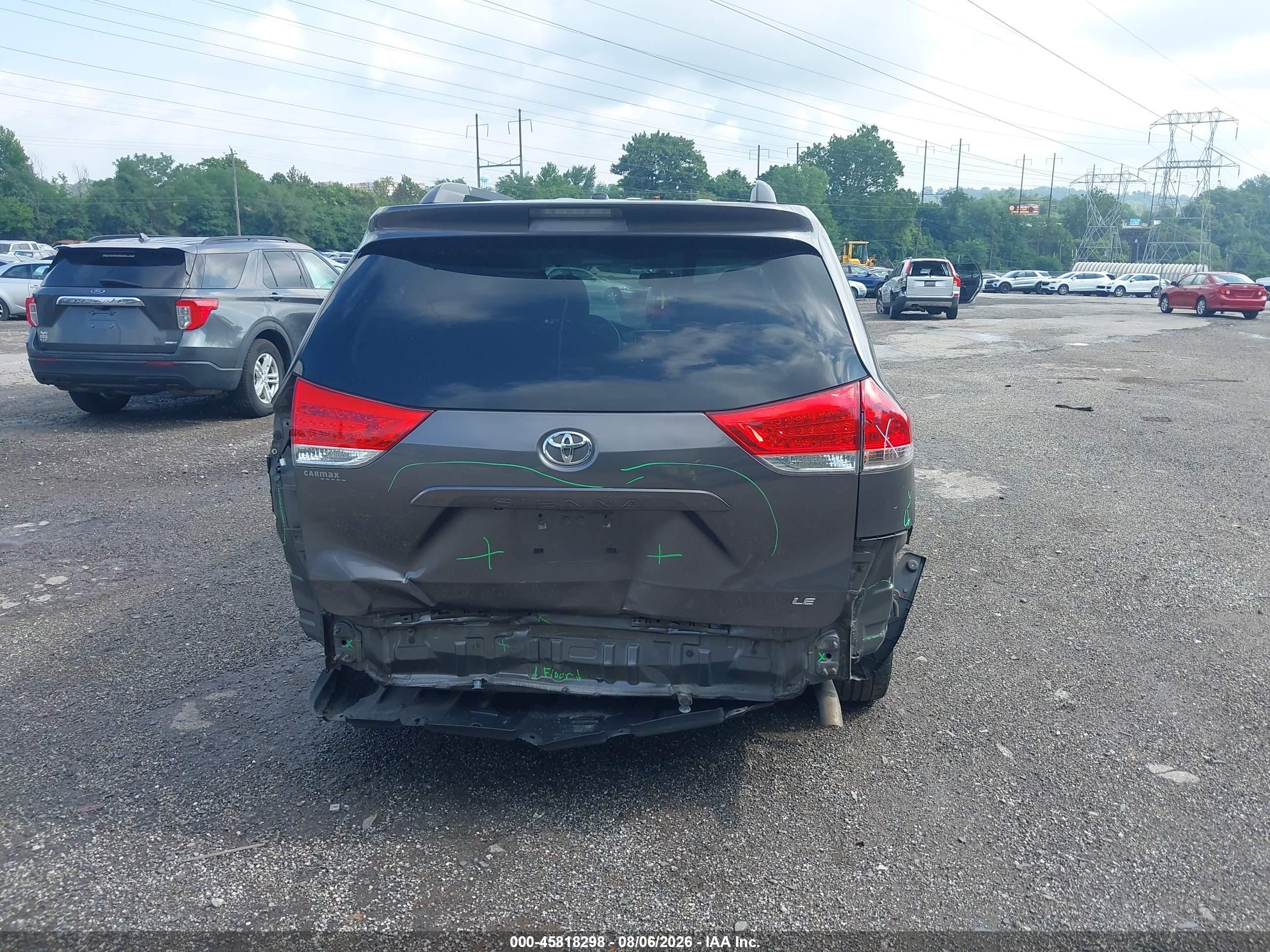 2013 Toyota Sienna Le V6 8 Passenger Green vin: 5TDKK3DC7DS404196