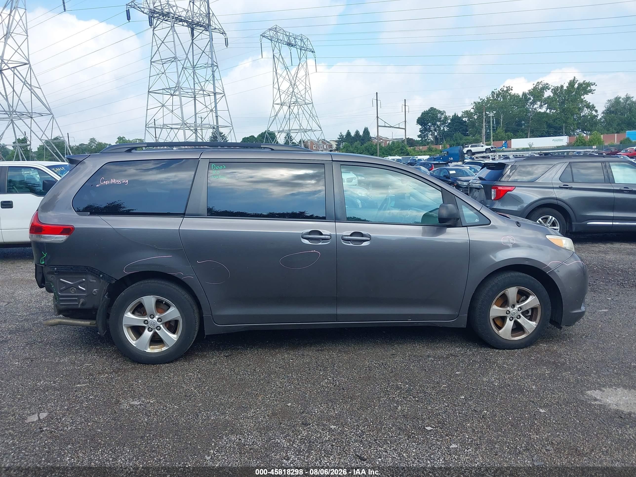 2013 Toyota Sienna Le V6 8 Passenger Green vin: 5TDKK3DC7DS404196