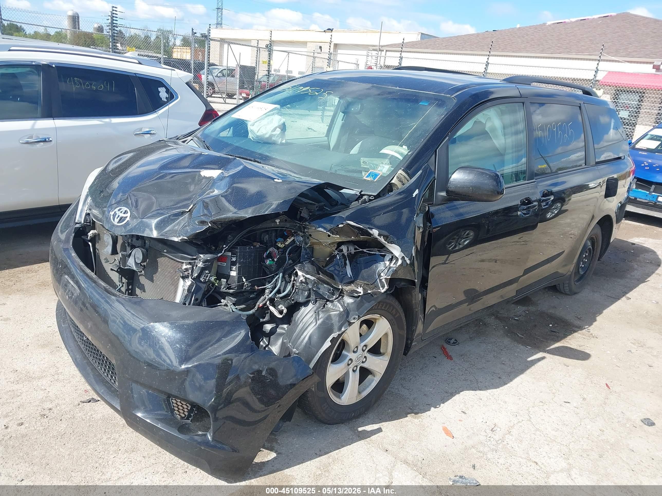 2014 Toyota Sienna Le V6 8 Passenger Черный vin: 5TDKK3DC7ES419377