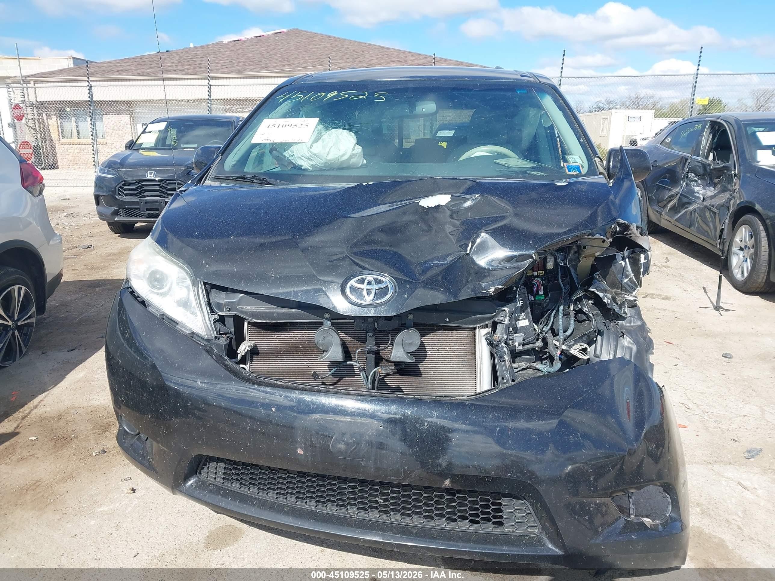 2014 Toyota Sienna Le V6 8 Passenger Черный vin: 5TDKK3DC7ES419377