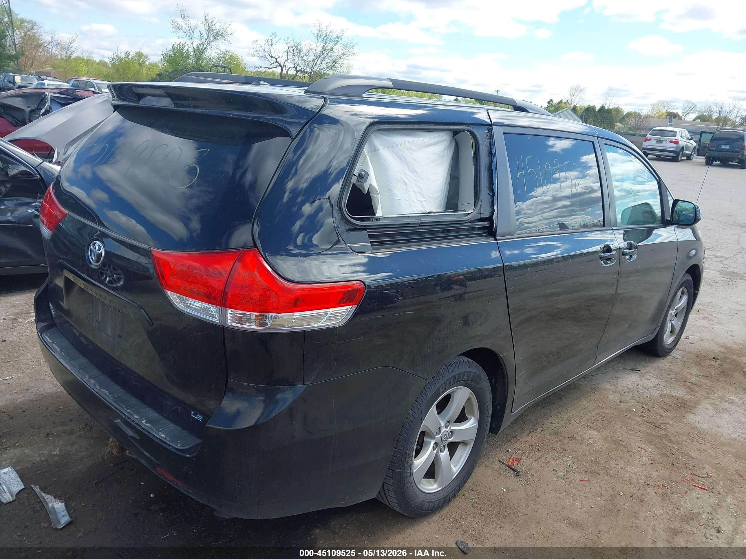 2014 Toyota Sienna Le V6 8 Passenger Черный vin: 5TDKK3DC7ES419377