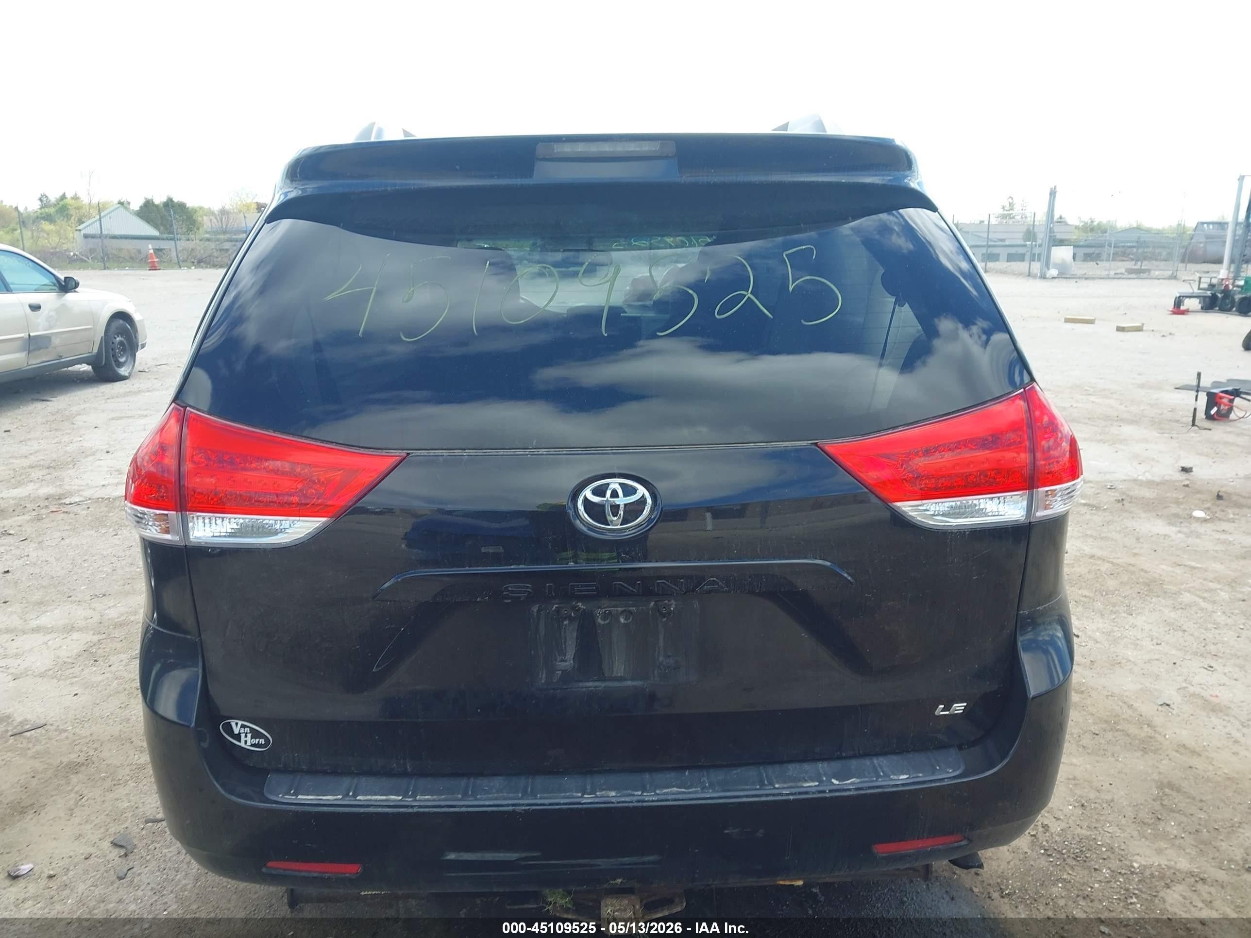 2014 Toyota Sienna Le V6 8 Passenger Черный vin: 5TDKK3DC7ES419377