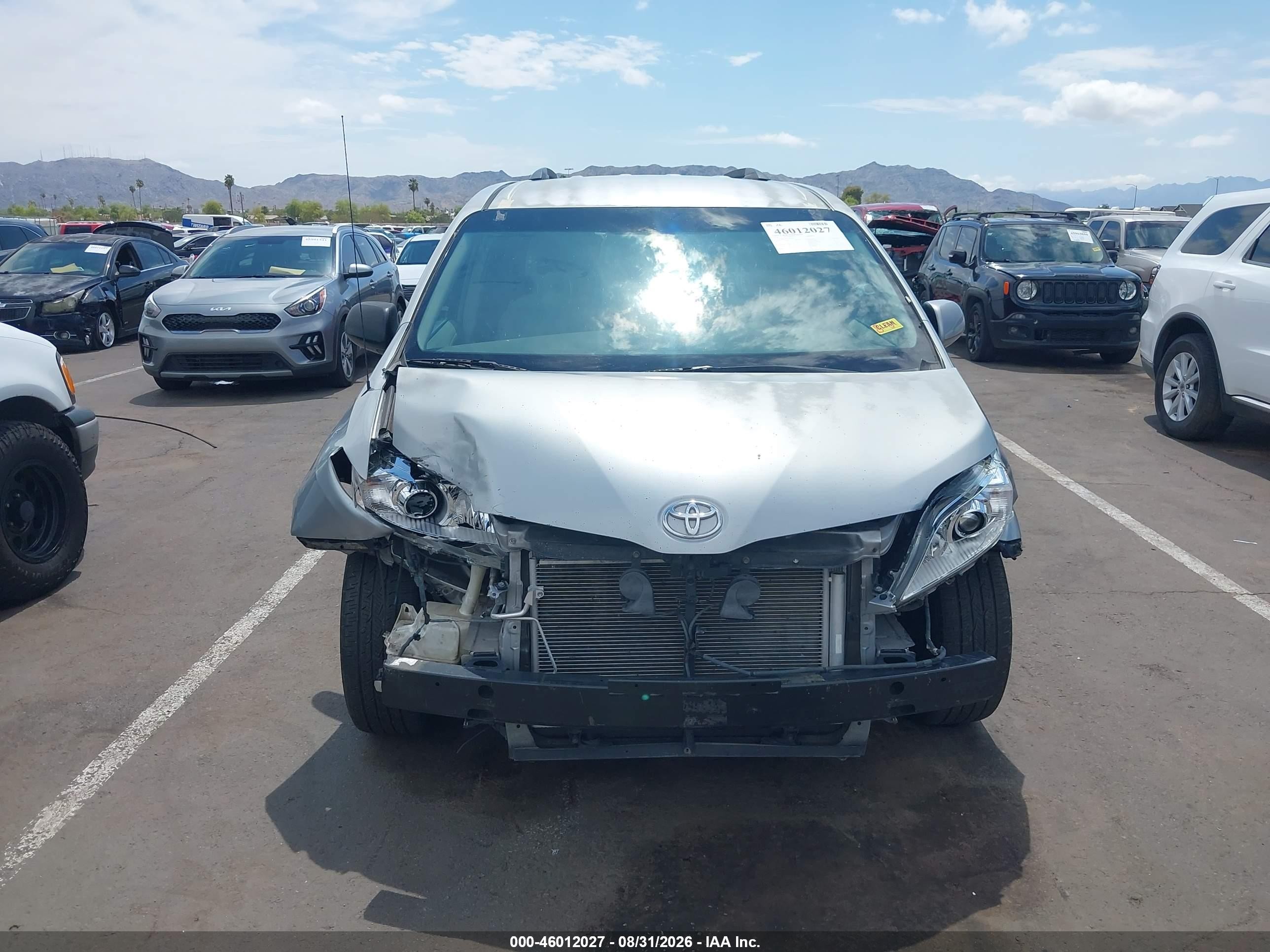 2014 Toyota Sienna Le V6 8 Passenger Silver vin: 5TDKK3DC7ES420707