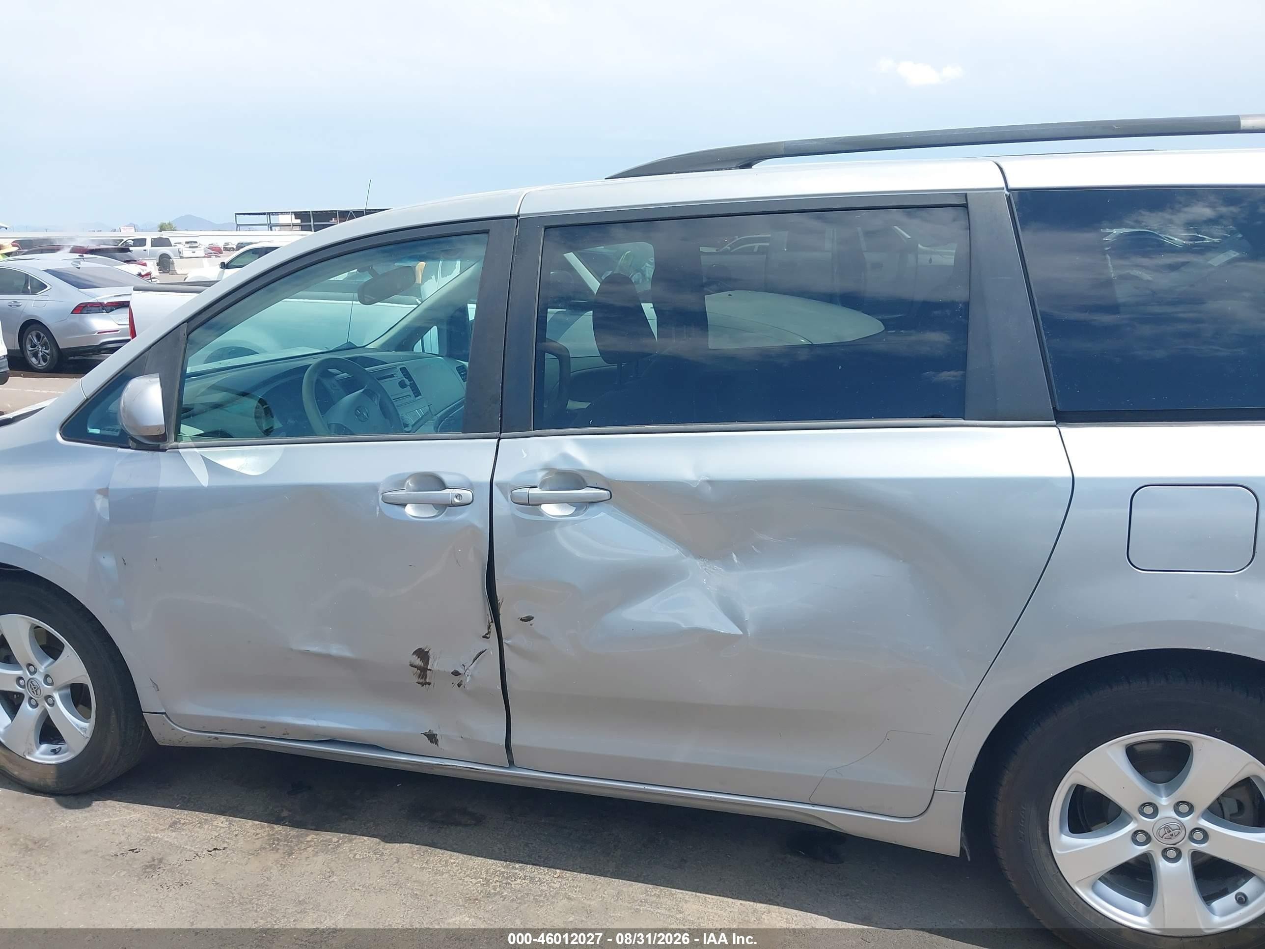 2014 Toyota Sienna Le V6 8 Passenger Silver vin: 5TDKK3DC7ES420707