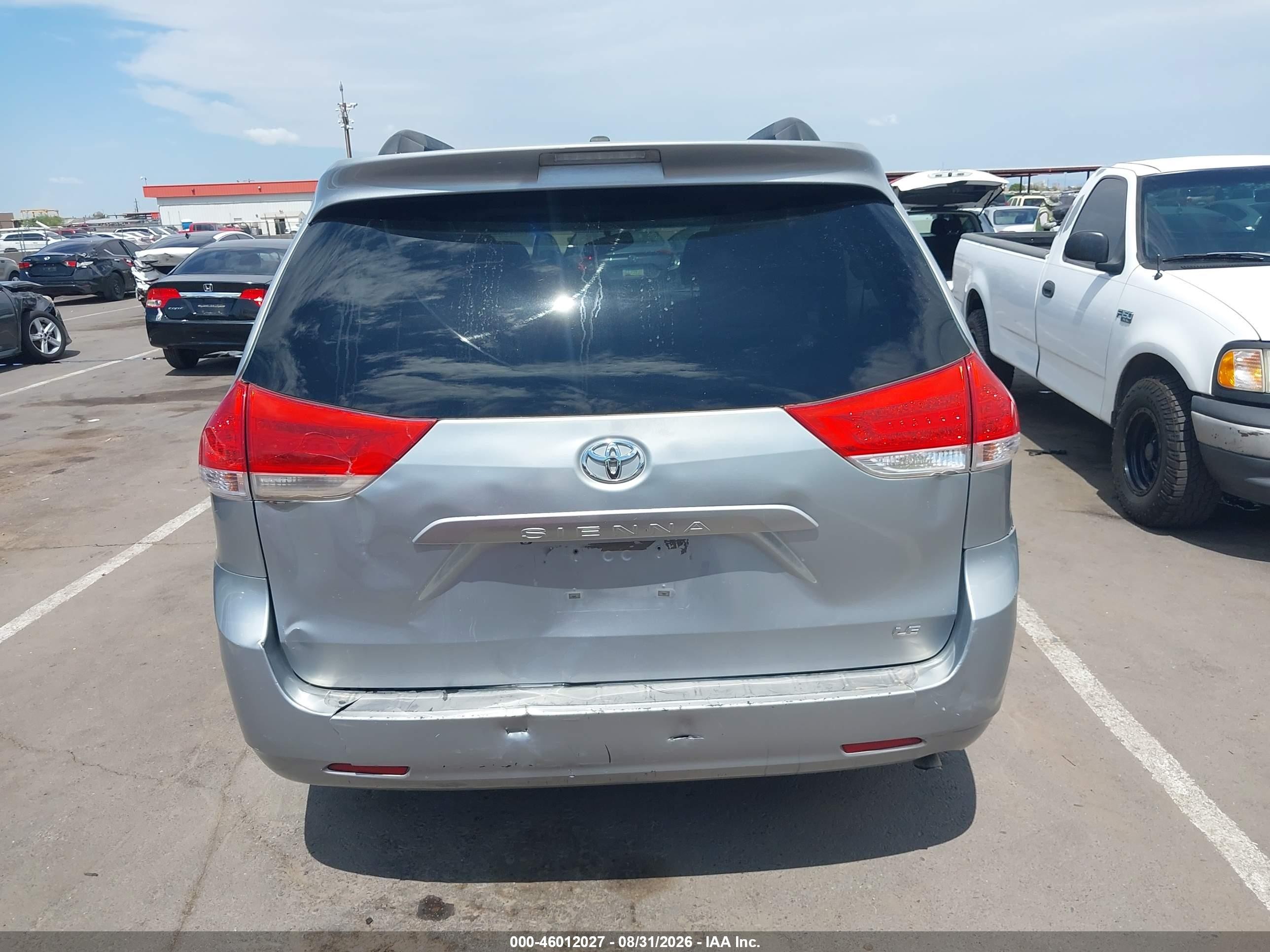 2014 Toyota Sienna Le V6 8 Passenger Silver vin: 5TDKK3DC7ES420707