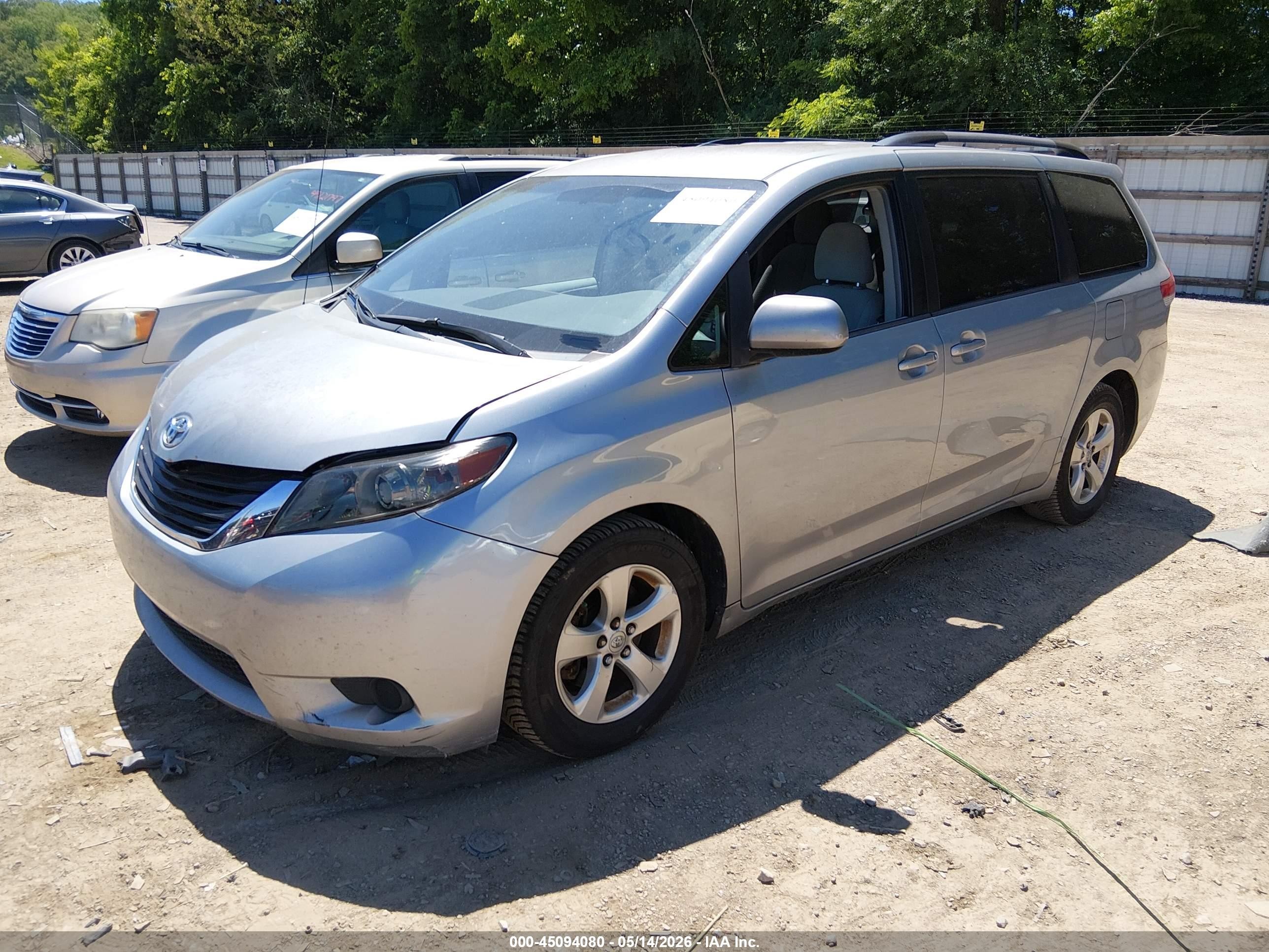 2014 Toyota Sienna Le V6 8 Passenger Silver vin: 5TDKK3DC7ES423929