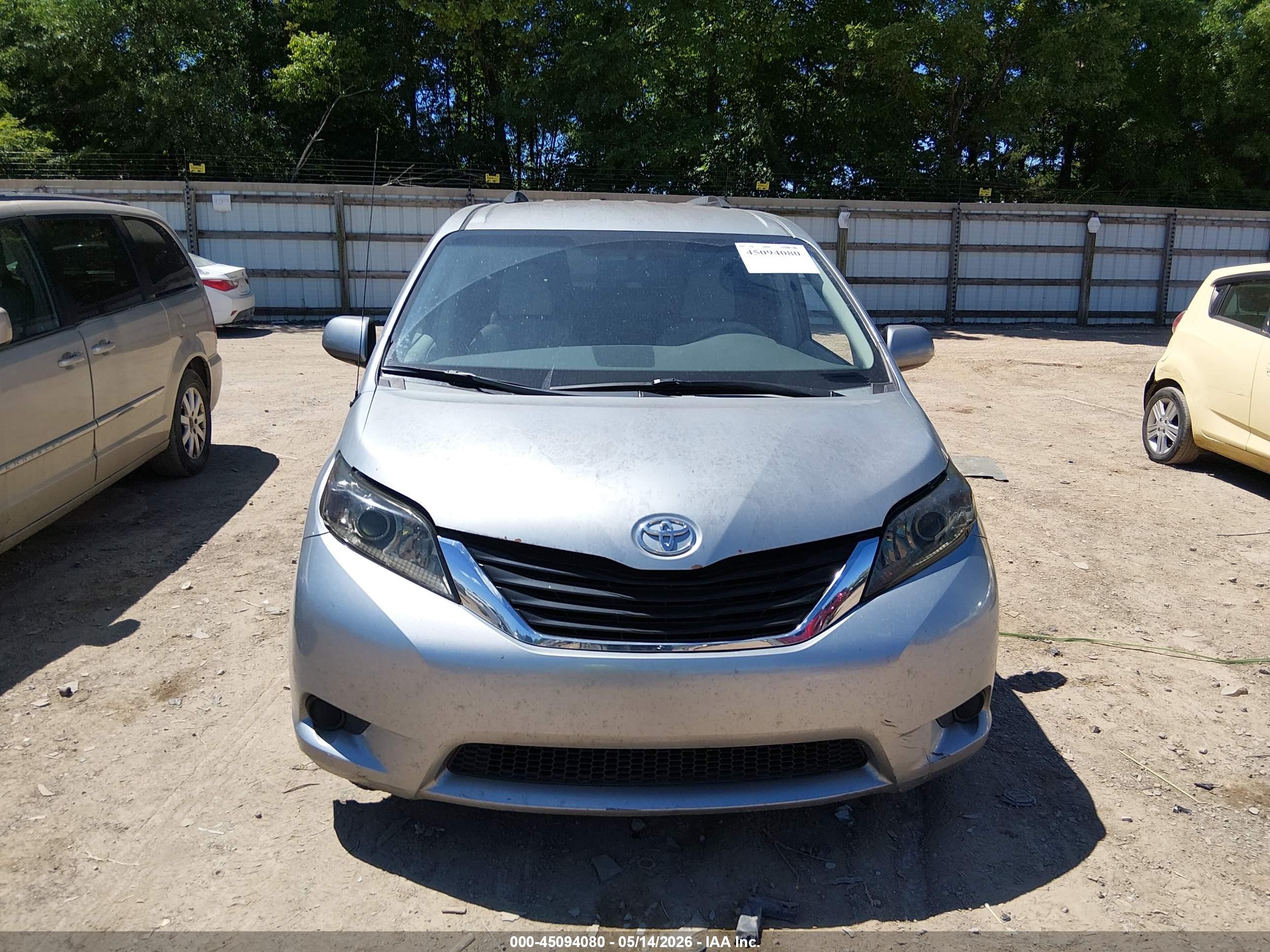 2014 Toyota Sienna Le V6 8 Passenger Silver vin: 5TDKK3DC7ES423929