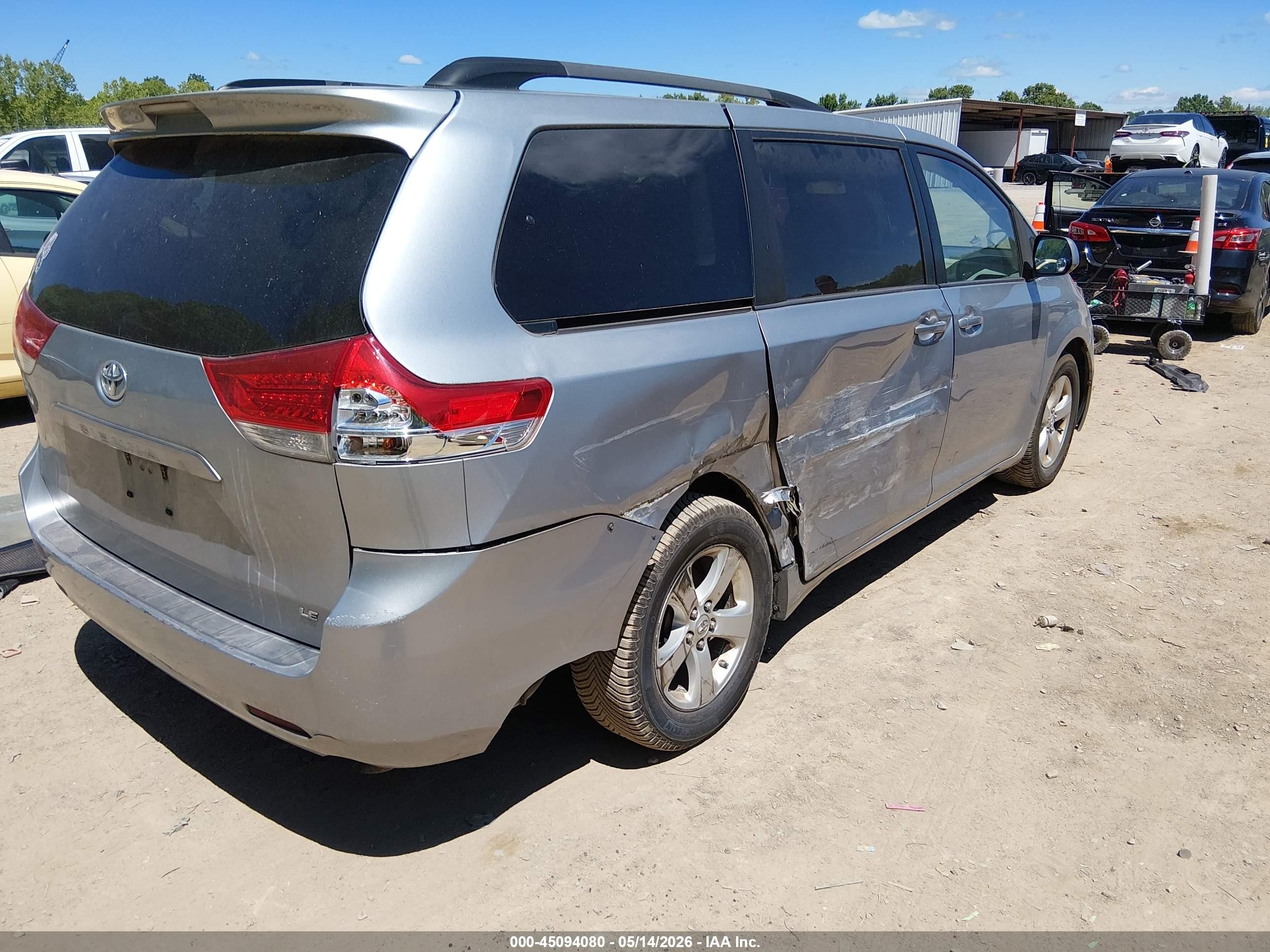 2014 Toyota Sienna Le V6 8 Passenger Silver vin: 5TDKK3DC7ES423929