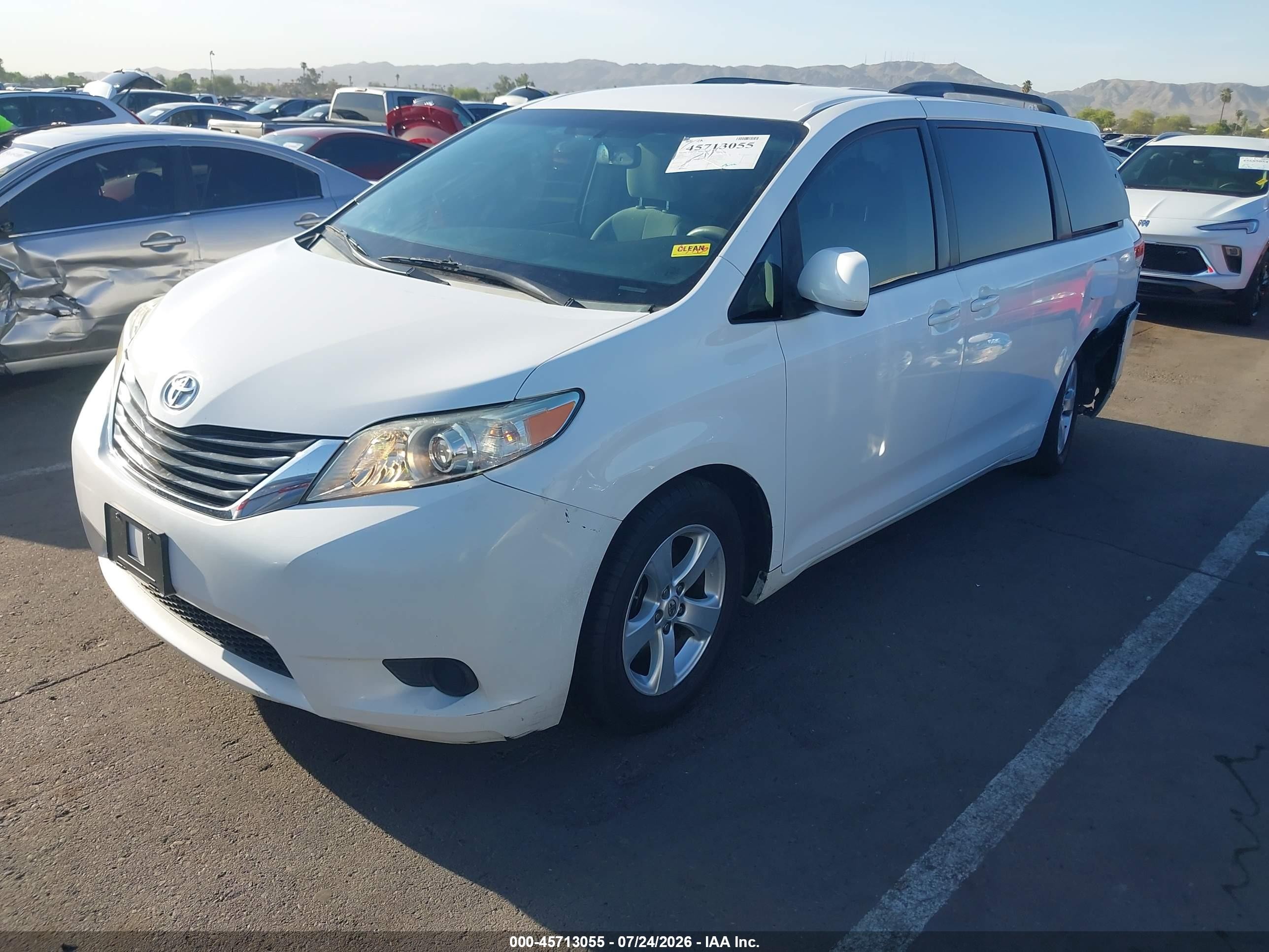 2014 Toyota Sienna Le V6 8 Passenger White vin: 5TDKK3DC7ES430671
