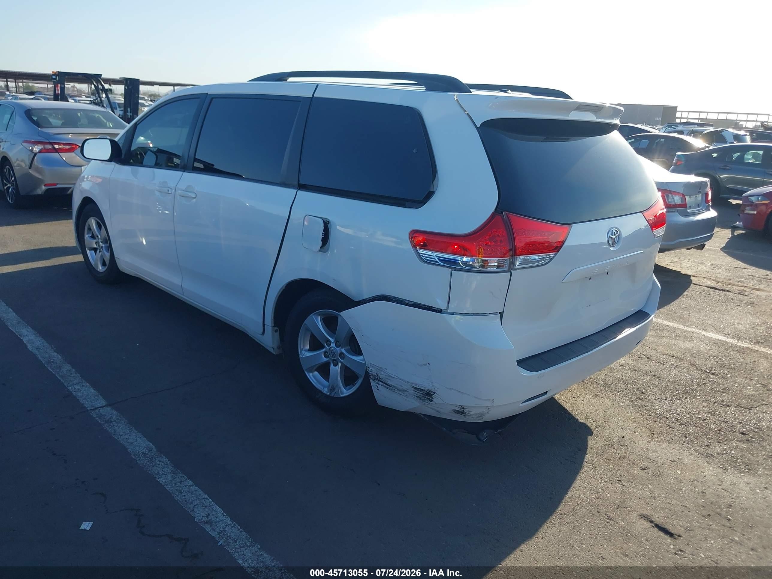 2014 Toyota Sienna Le V6 8 Passenger White vin: 5TDKK3DC7ES430671