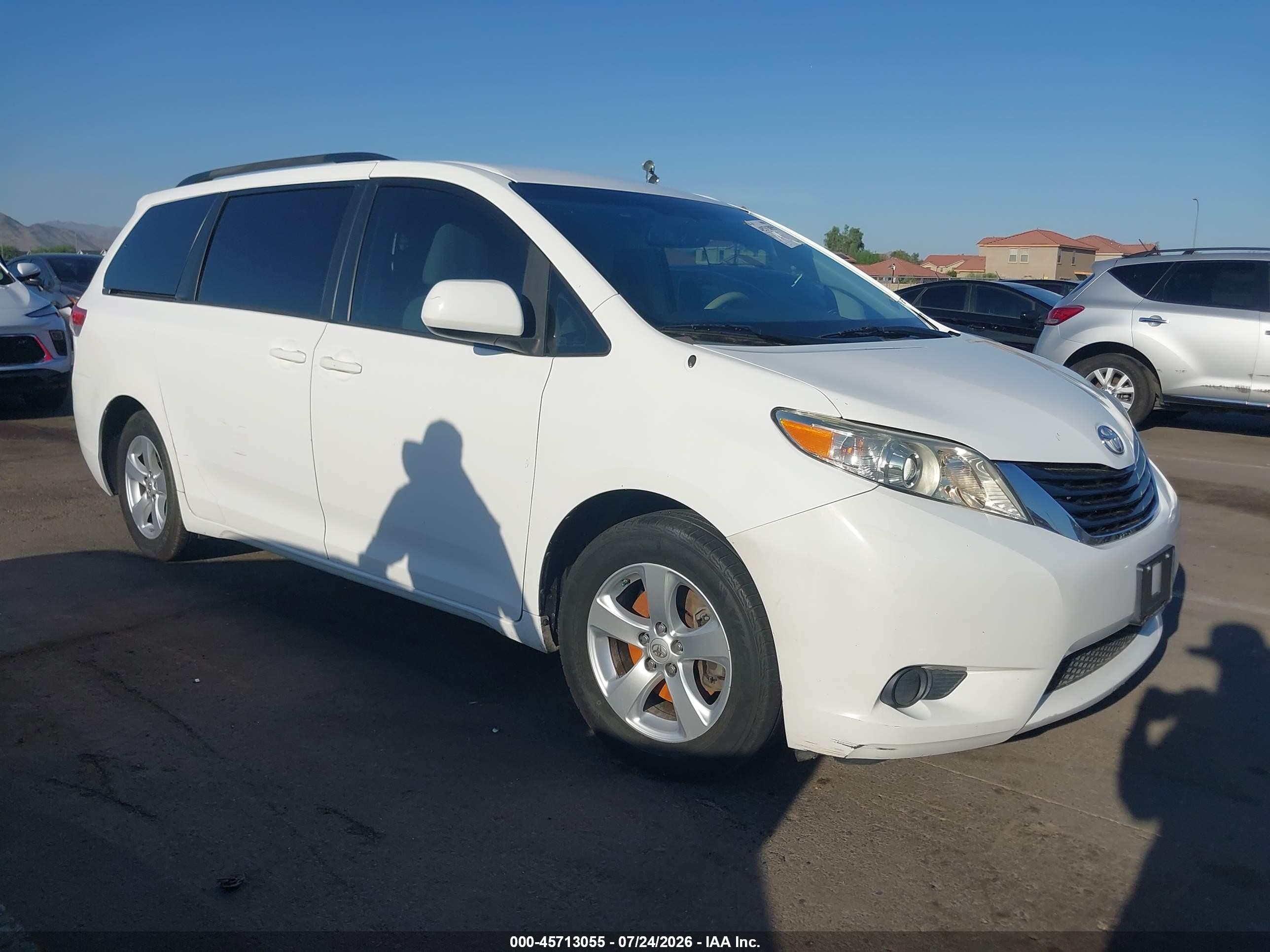 2014 Toyota Sienna Le V6 8 Passenger White vin: 5TDKK3DC7ES430671