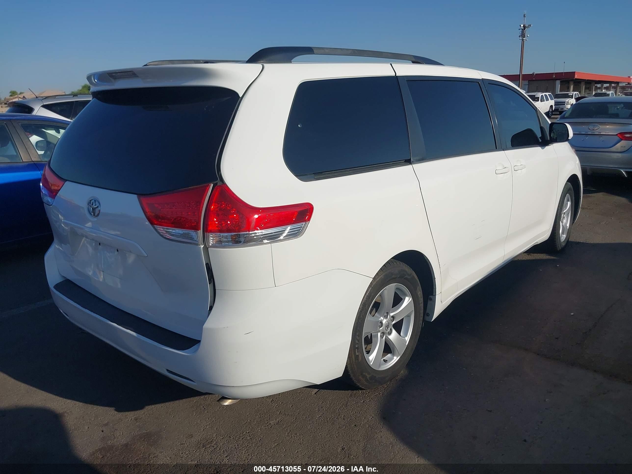 2014 Toyota Sienna Le V6 8 Passenger White vin: 5TDKK3DC7ES430671