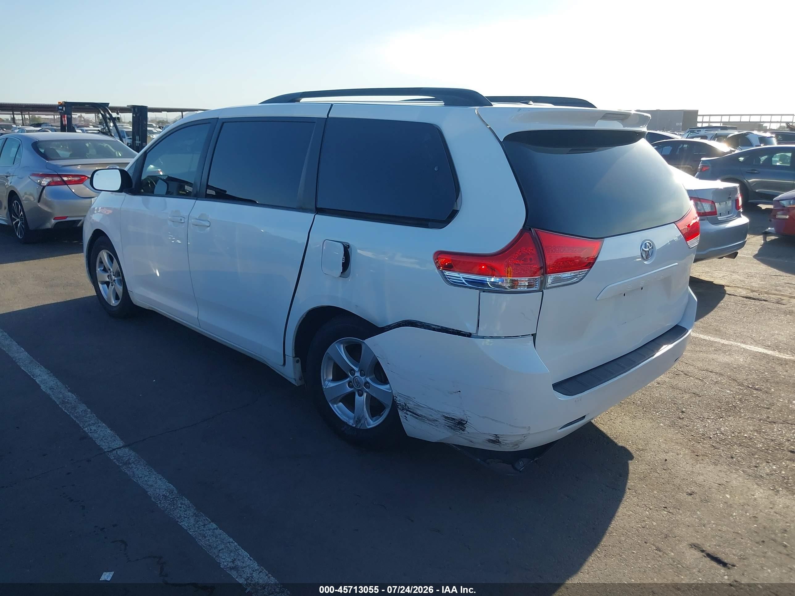 2014 Toyota Sienna Le V6 8 Passenger White vin: 5TDKK3DC7ES430671