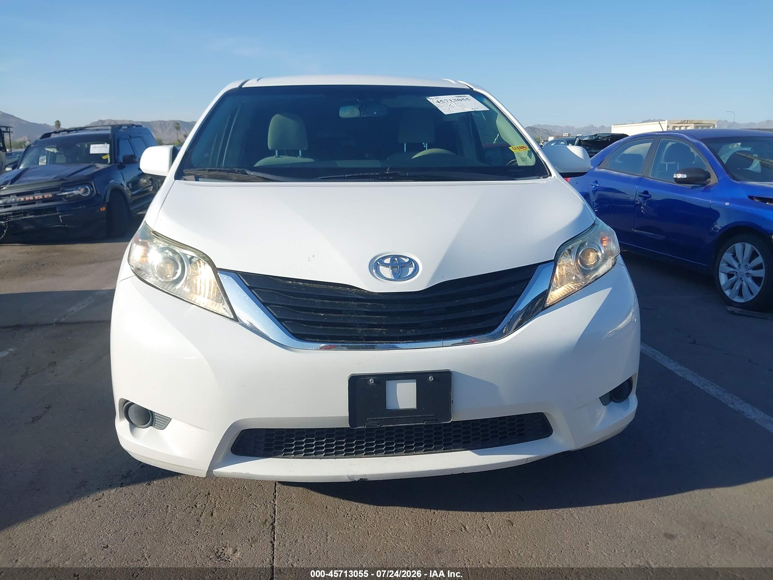 2014 Toyota Sienna Le V6 8 Passenger White vin: 5TDKK3DC7ES430671