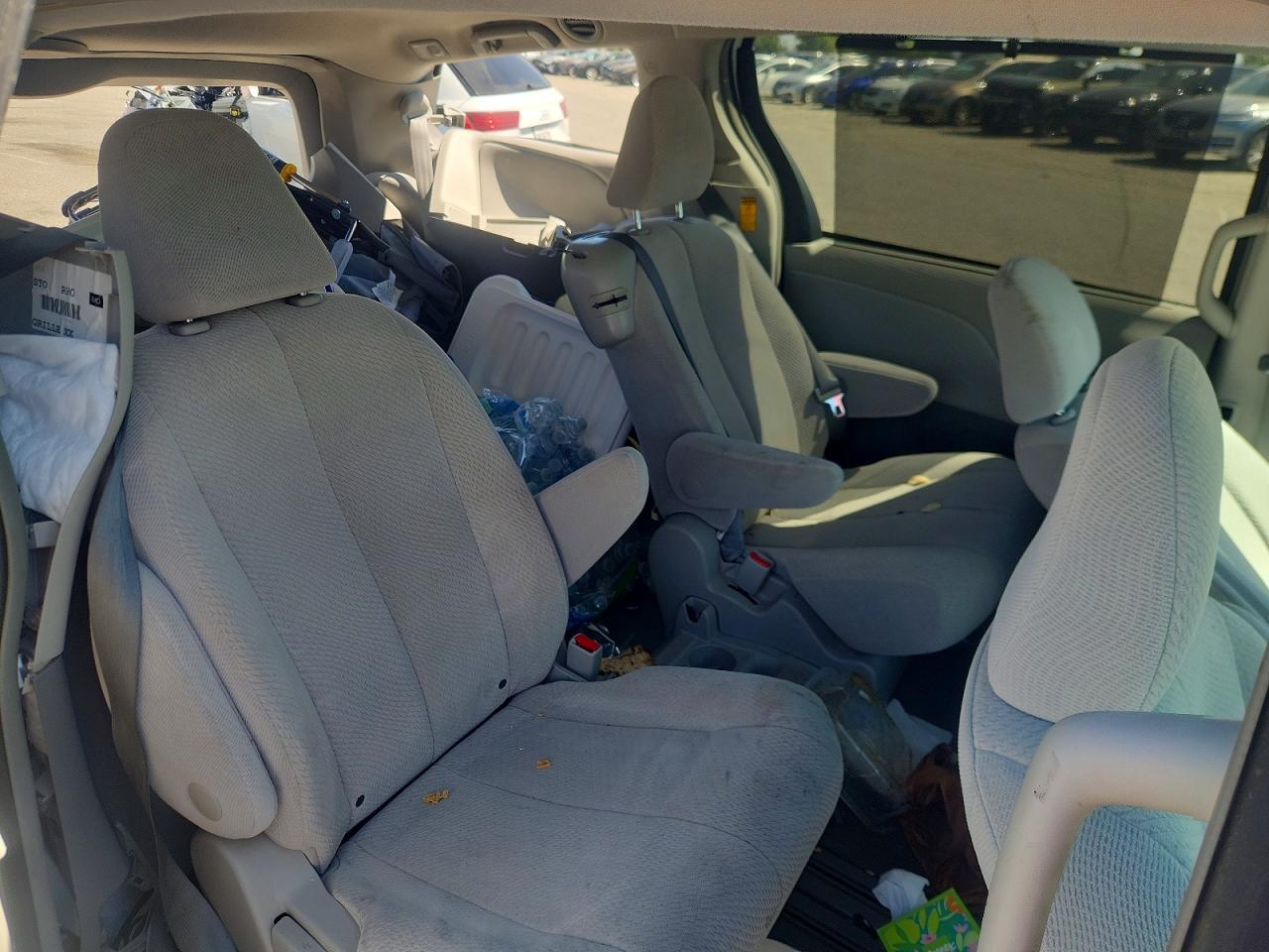 2014 Toyota Sienna Le 8-passenger White vin: 5TDKK3DC7ES431335