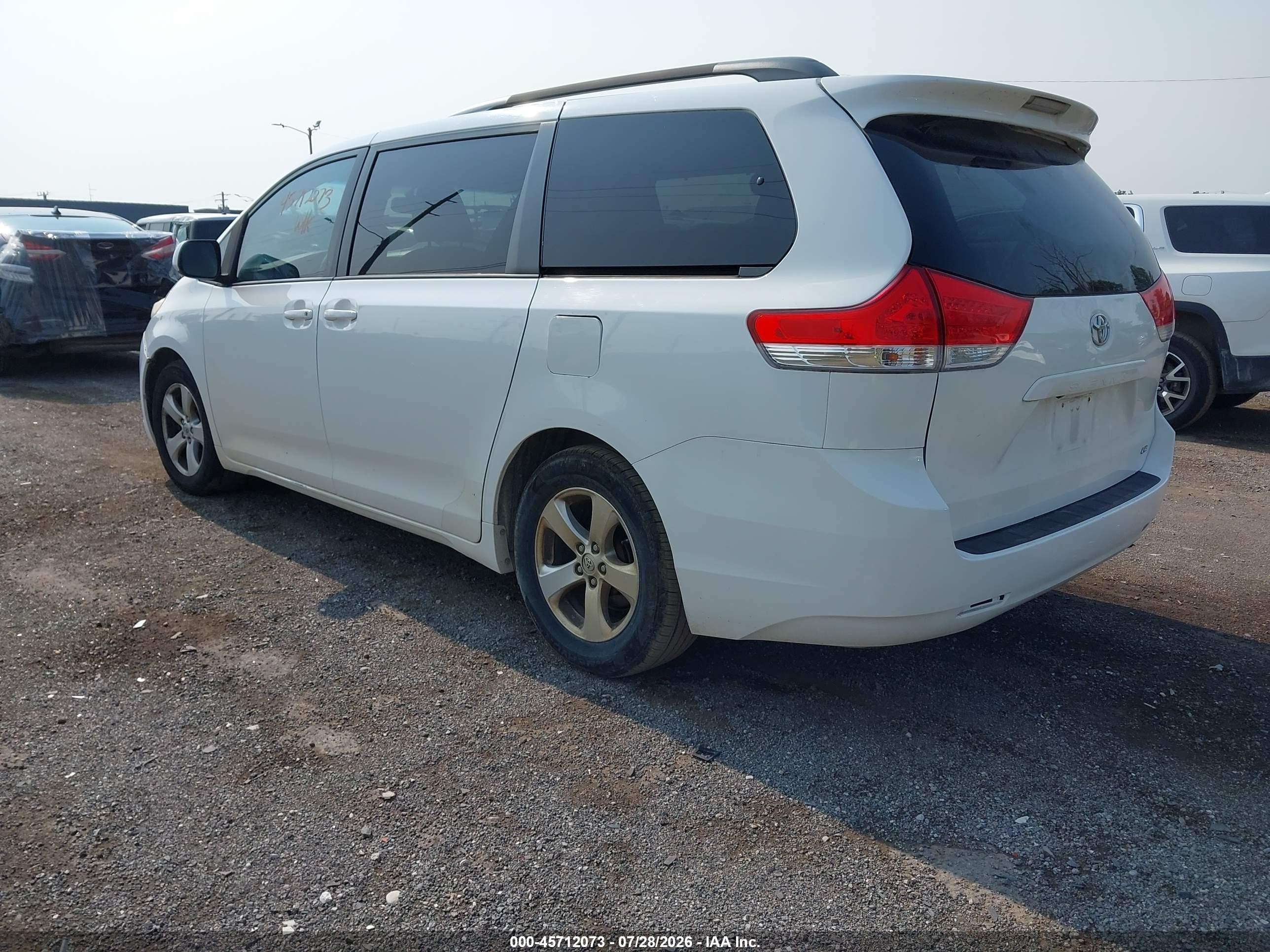 2014 Toyota Sienna Le V6 8 Passenger White vin: 5TDKK3DC7ES452122
