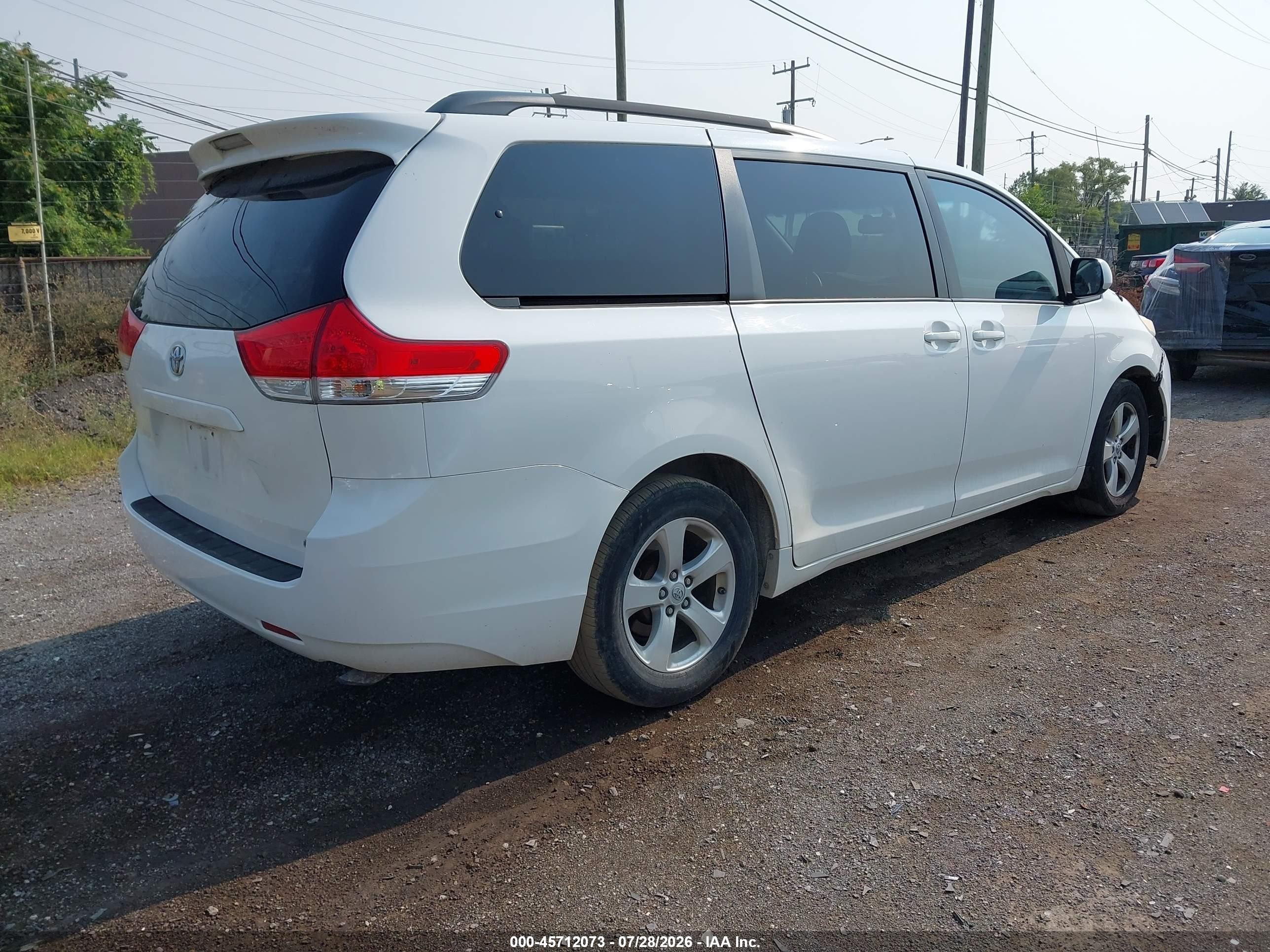 2014 Toyota Sienna Le V6 8 Passenger White vin: 5TDKK3DC7ES452122