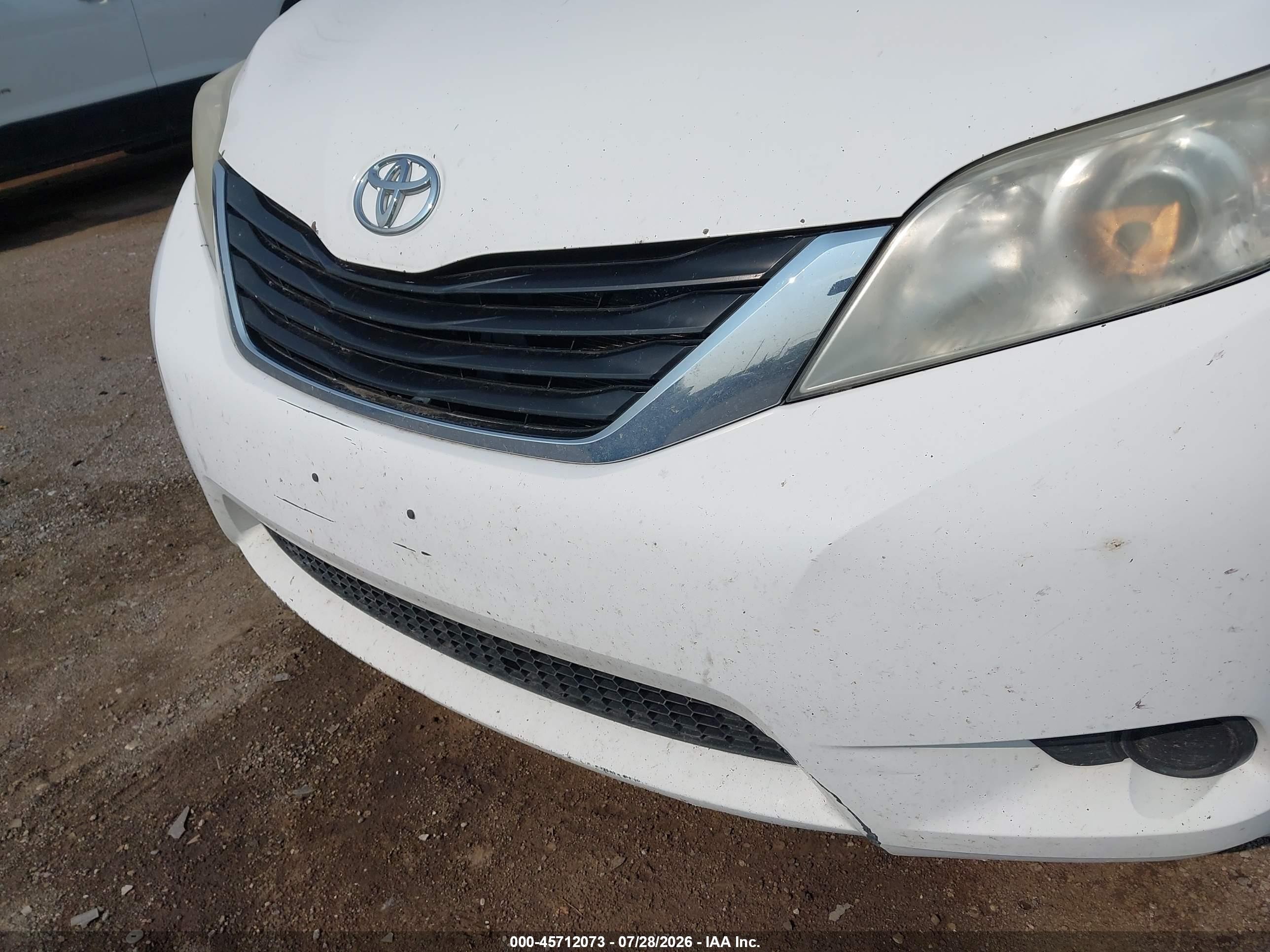 2014 Toyota Sienna Le V6 8 Passenger White vin: 5TDKK3DC7ES452122