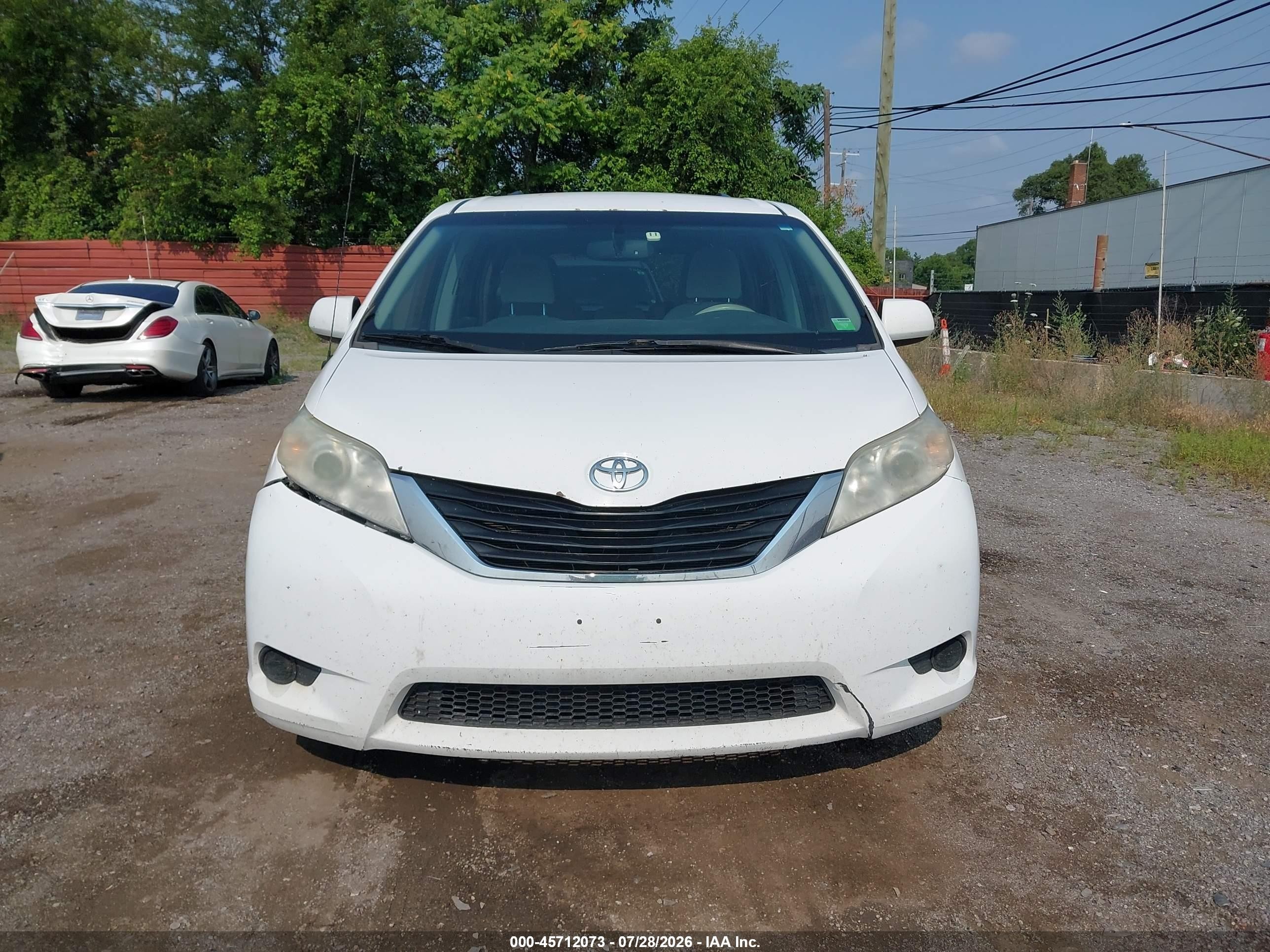 2014 Toyota Sienna Le V6 8 Passenger White vin: 5TDKK3DC7ES452122