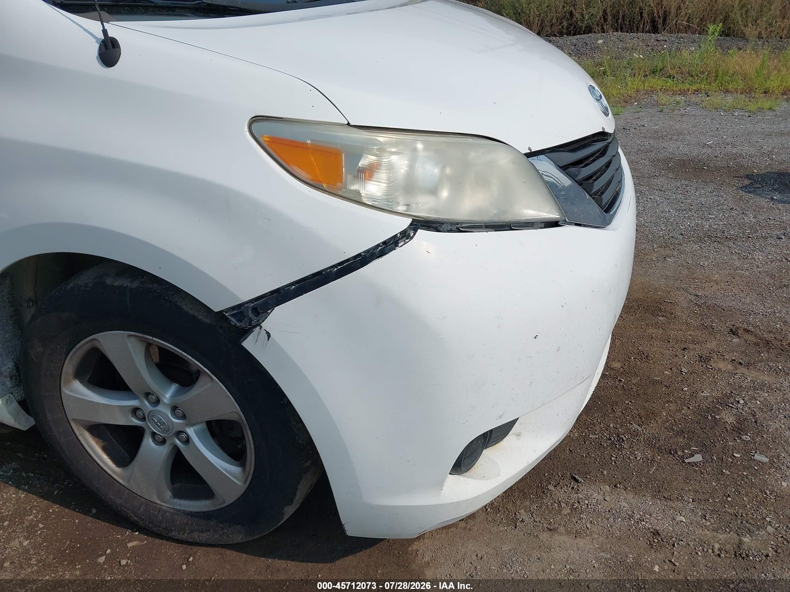 2014 Toyota Sienna Le V6 8 Passenger White vin: 5TDKK3DC7ES452122