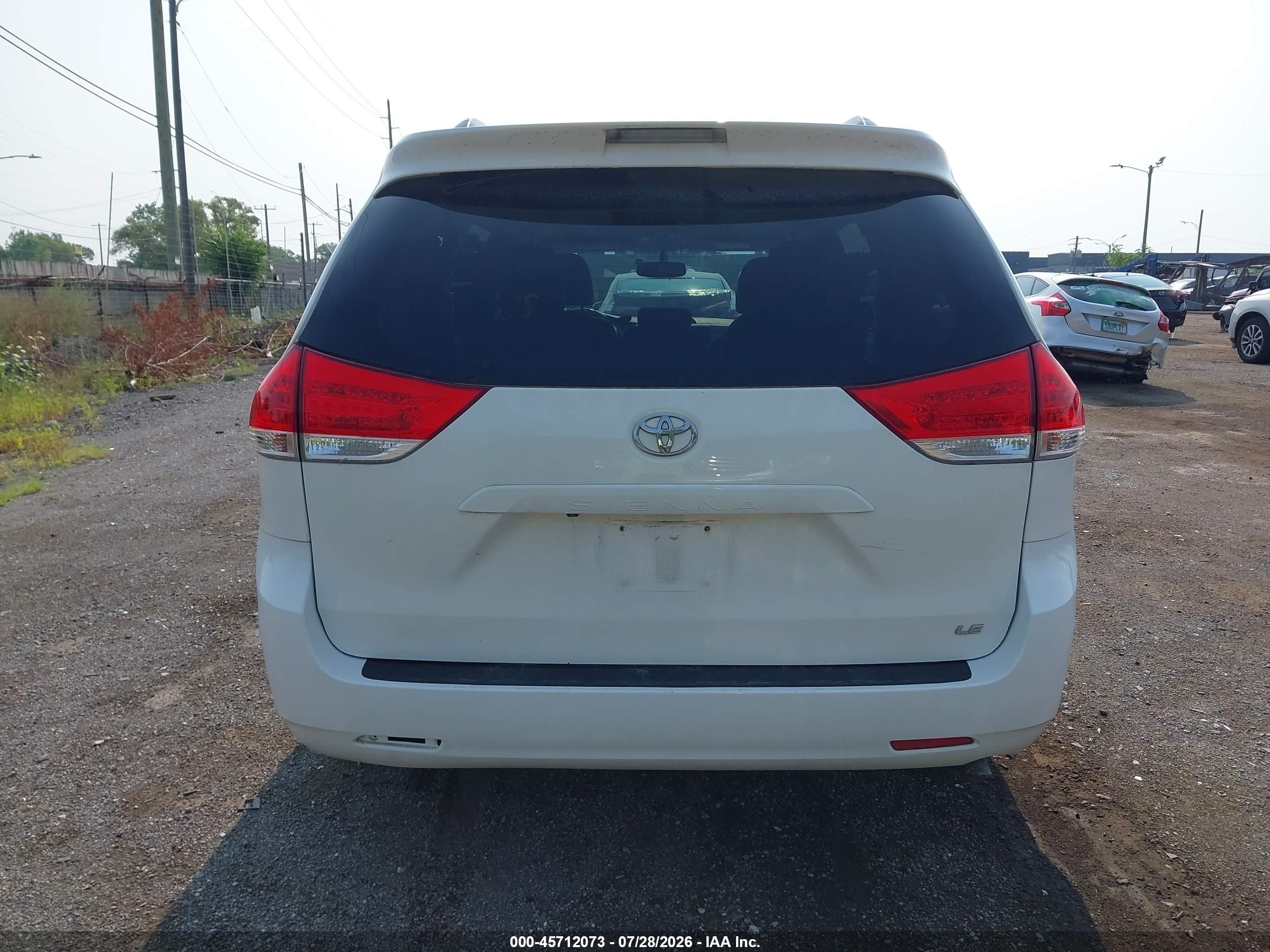 2014 Toyota Sienna Le V6 8 Passenger White vin: 5TDKK3DC7ES452122