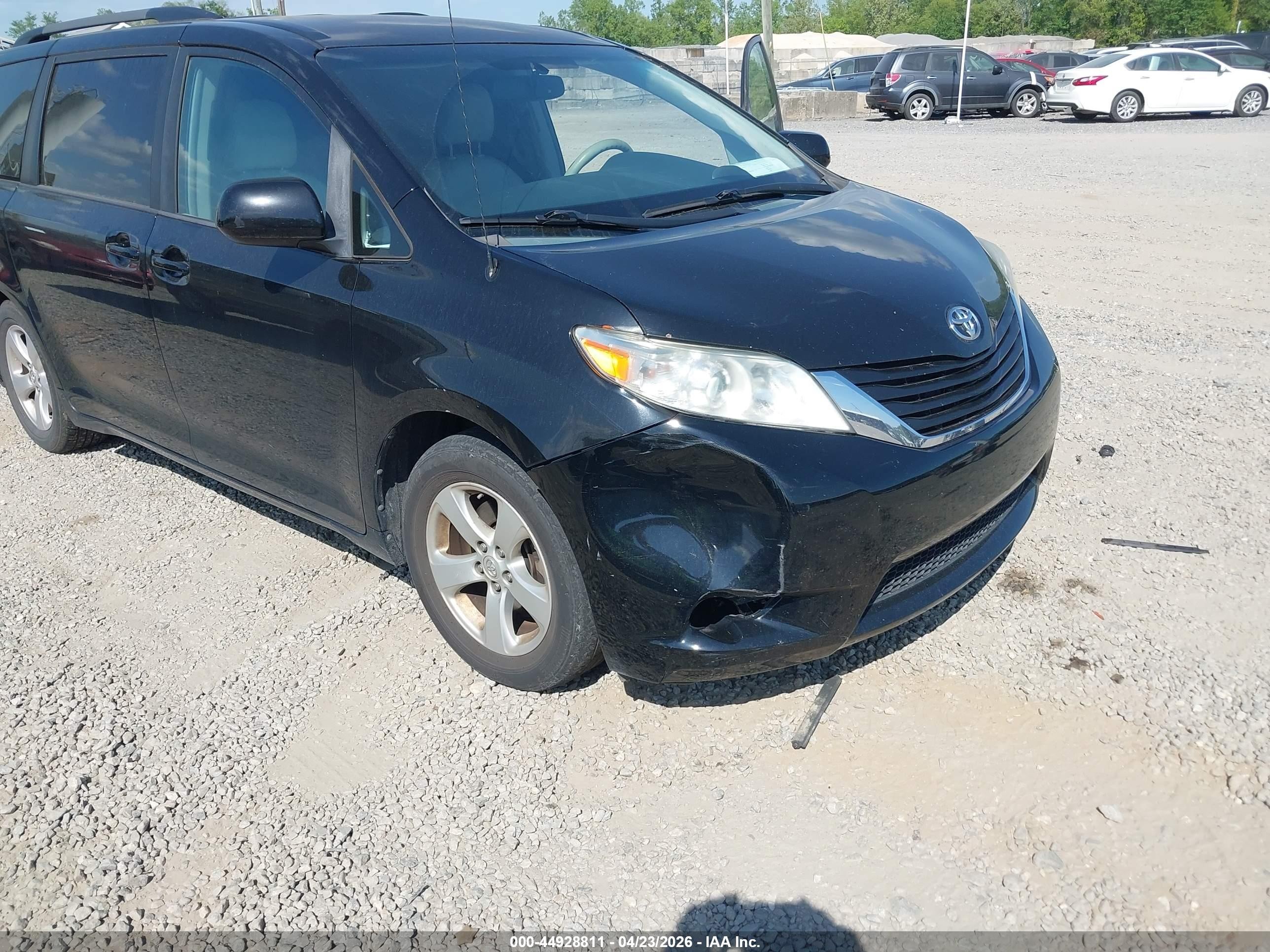 2014 Toyota Sienna Le V6 8 Passenger Black vin: 5TDKK3DC7ES457627