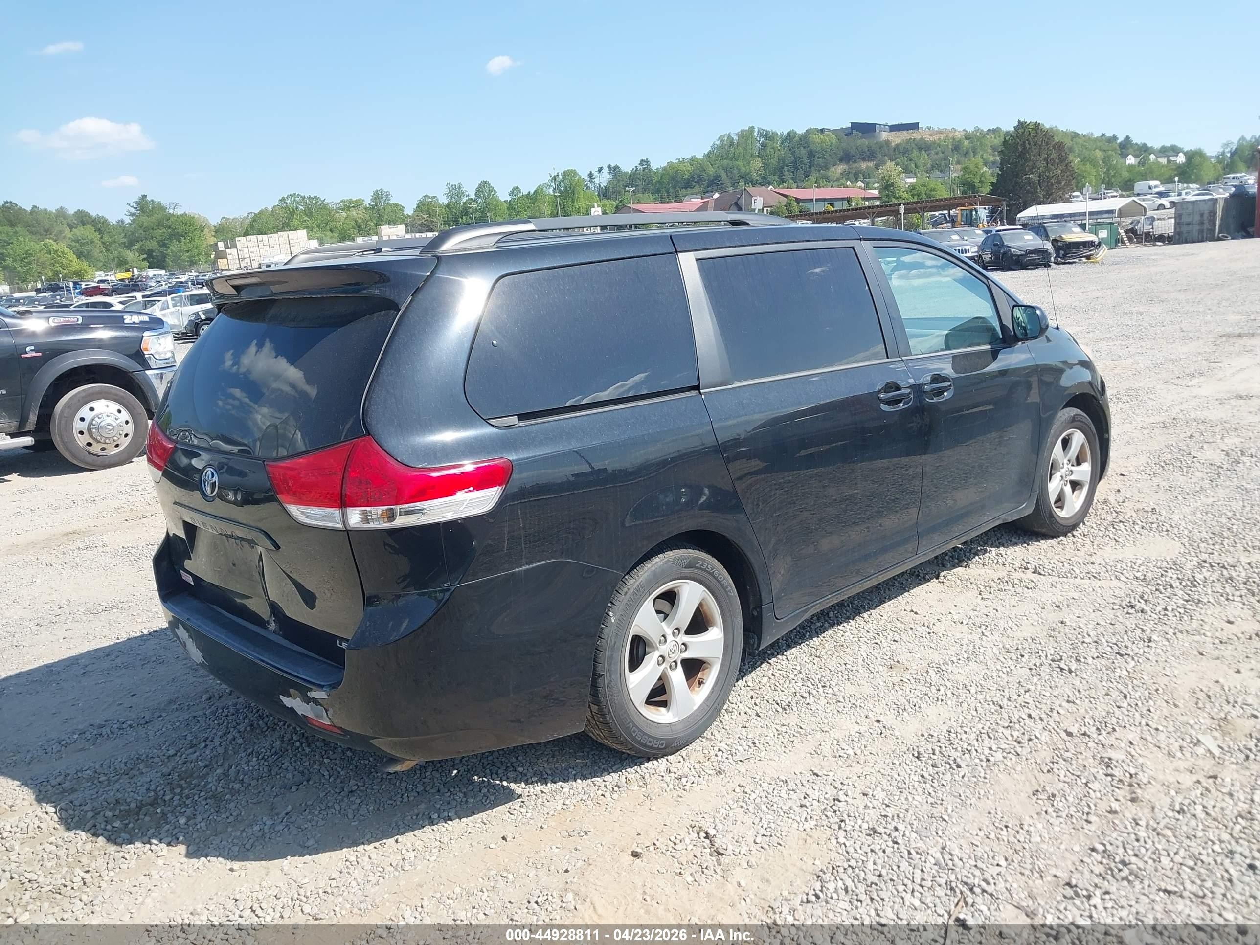 2014 Toyota Sienna Le V6 8 Passenger Black vin: 5TDKK3DC7ES457627