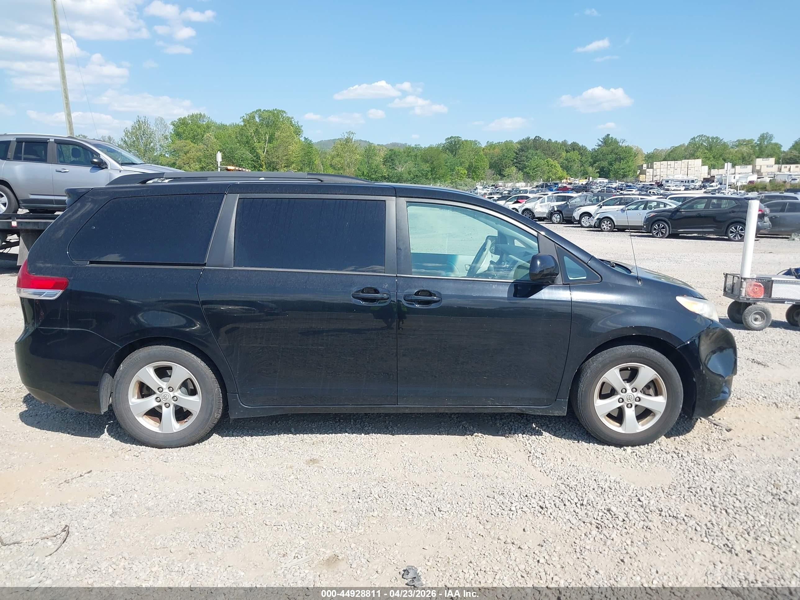 2014 Toyota Sienna Le V6 8 Passenger Black vin: 5TDKK3DC7ES457627