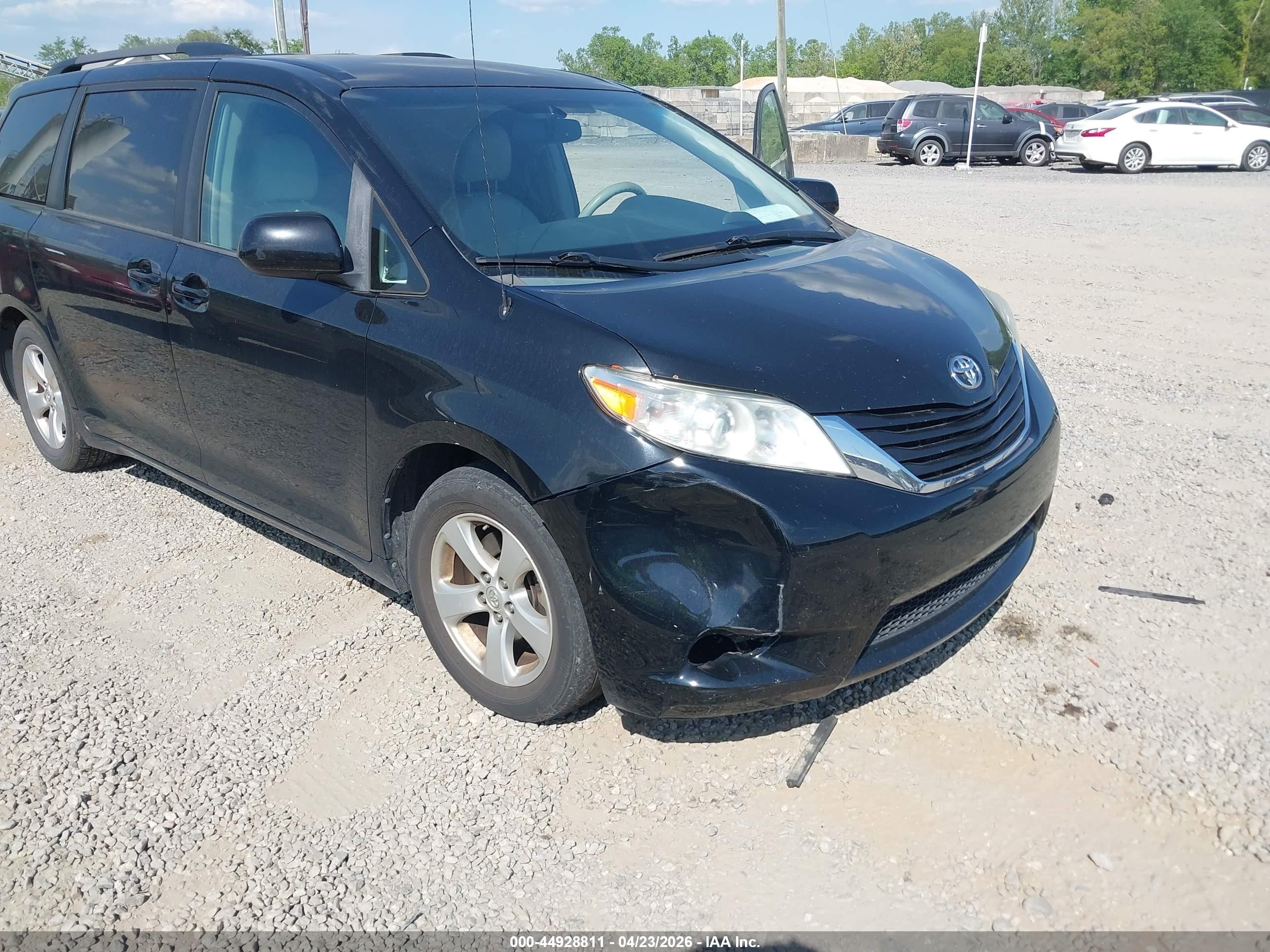 2014 Toyota Sienna Le V6 8 Passenger Black vin: 5TDKK3DC7ES457627