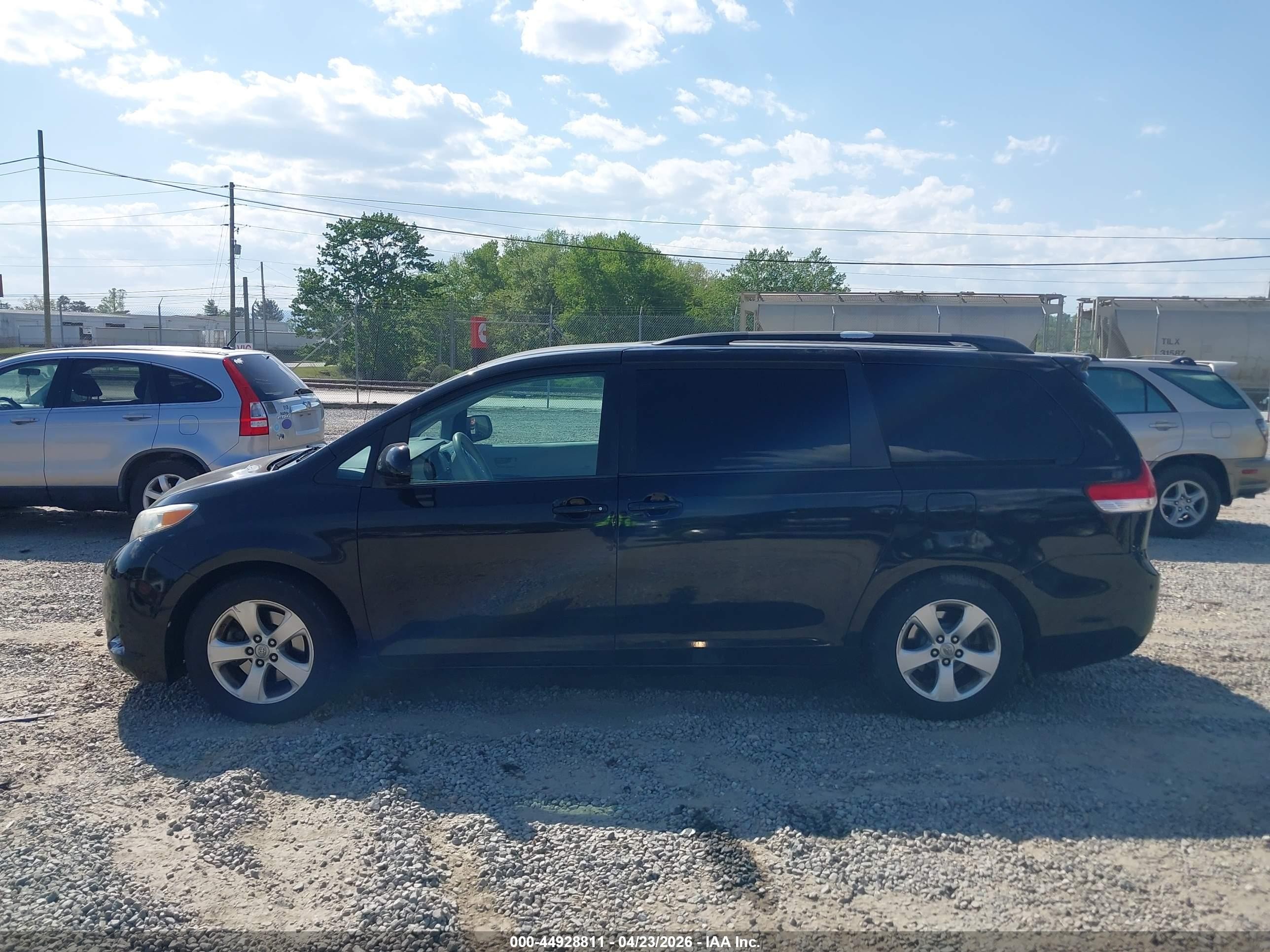 2014 Toyota Sienna Le V6 8 Passenger Black vin: 5TDKK3DC7ES457627