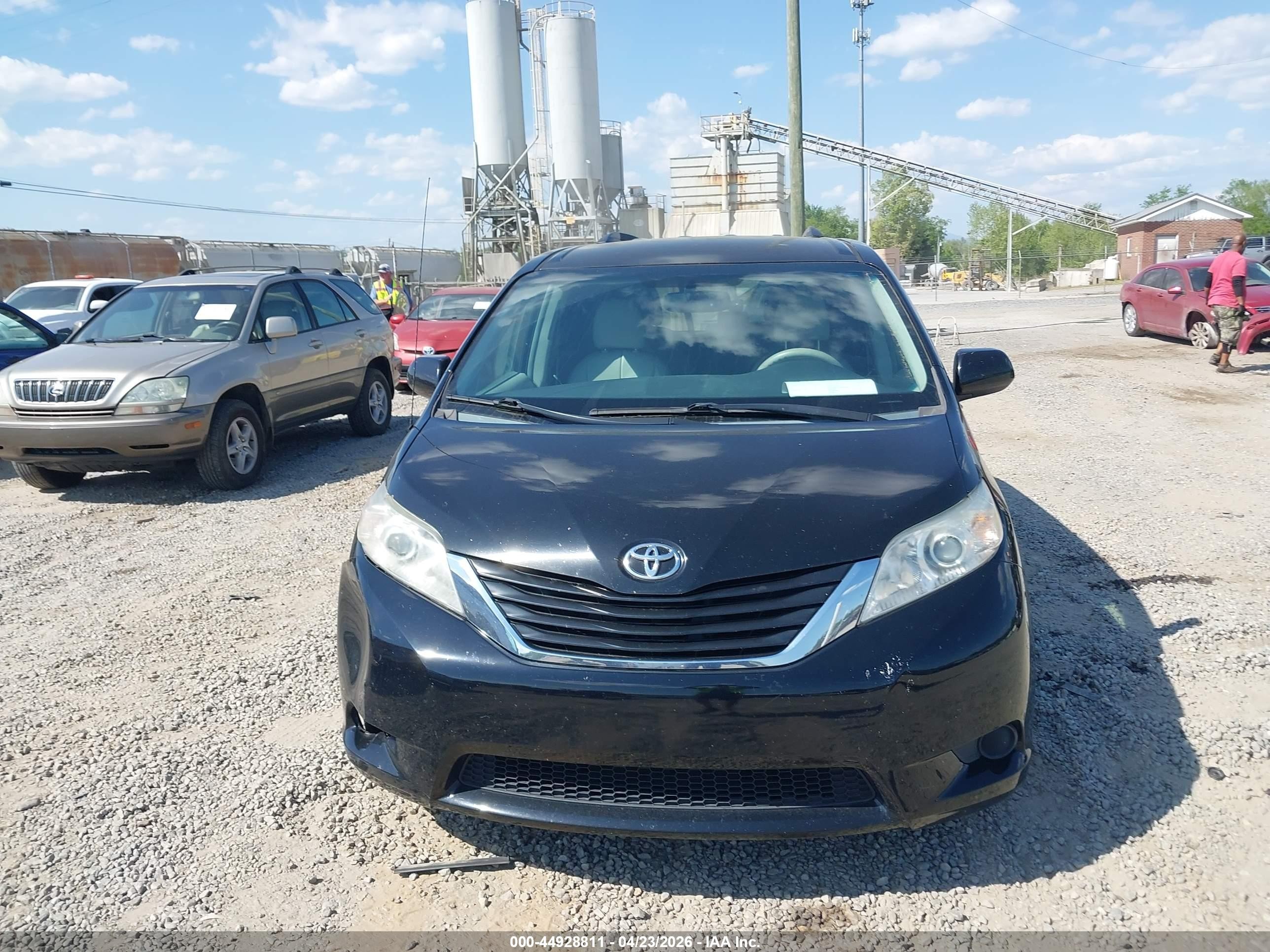 2014 Toyota Sienna Le V6 8 Passenger Black vin: 5TDKK3DC7ES457627