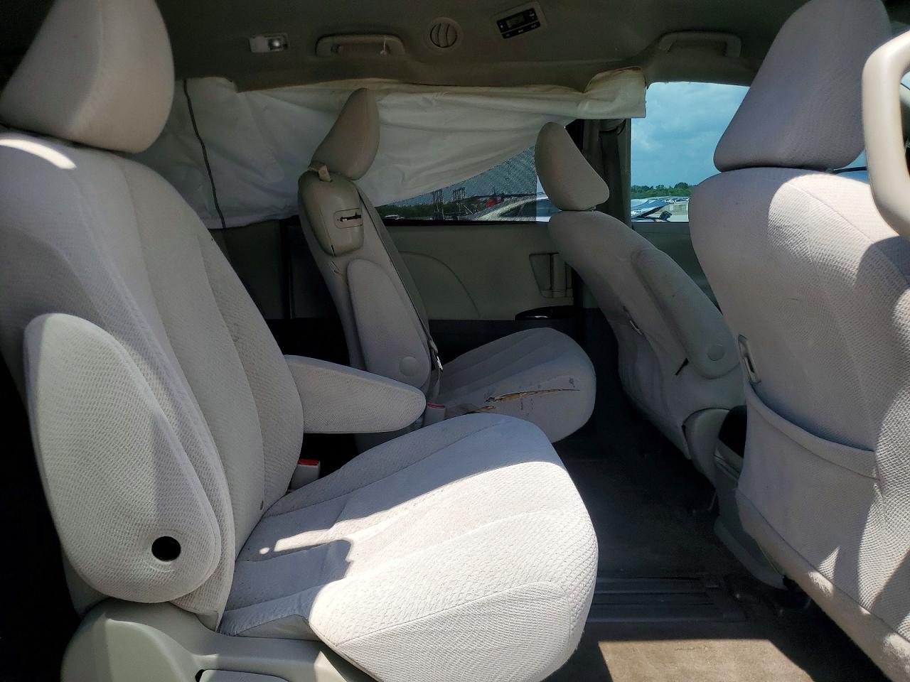 2014 Toyota Sienna Le Gray vin: 5TDKK3DC7ES457871