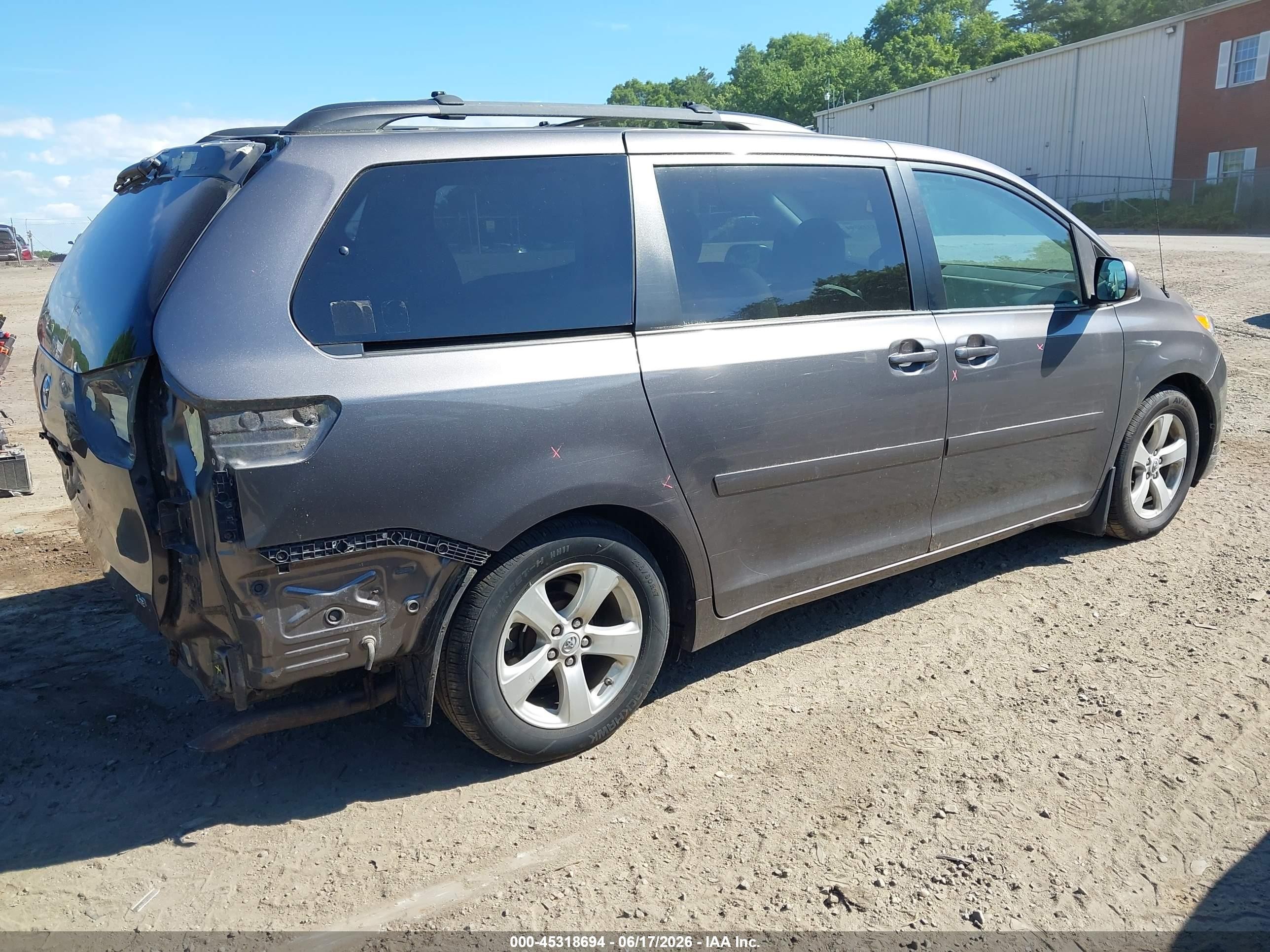 2014 Toyota Sienna Le V6 8 Passenger Gray vin: 5TDKK3DC7ES485346