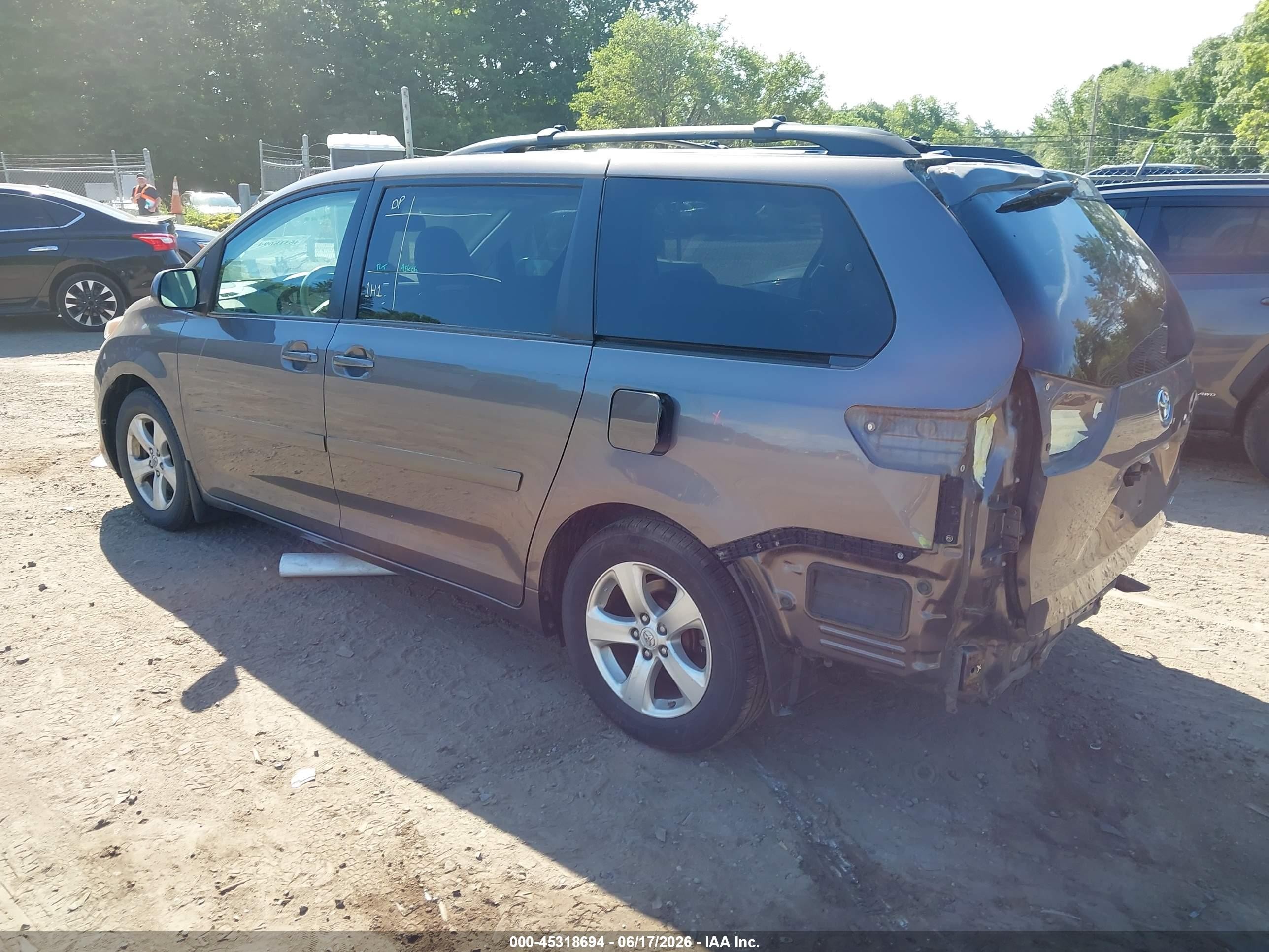 2014 Toyota Sienna Le V6 8 Passenger Gray vin: 5TDKK3DC7ES485346